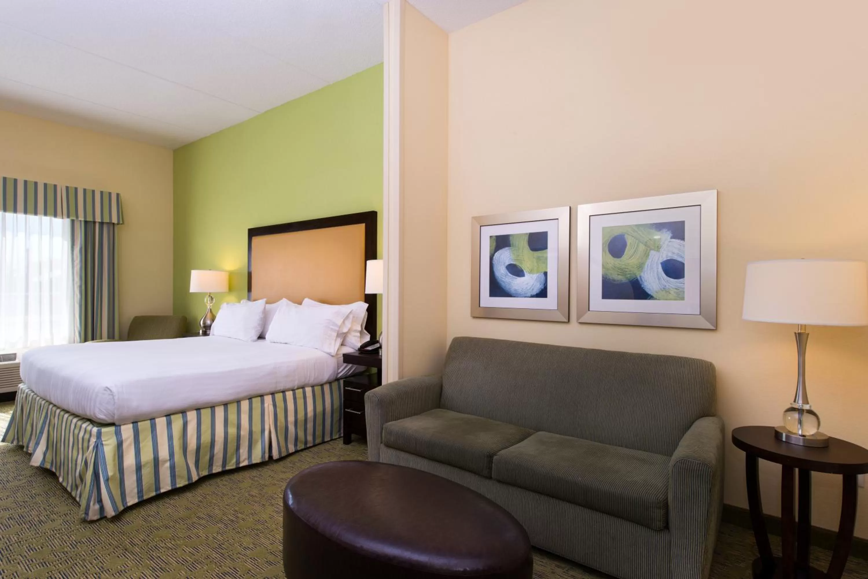 King Suite in Holiday Inn Express and Suites Dickson City by IHG