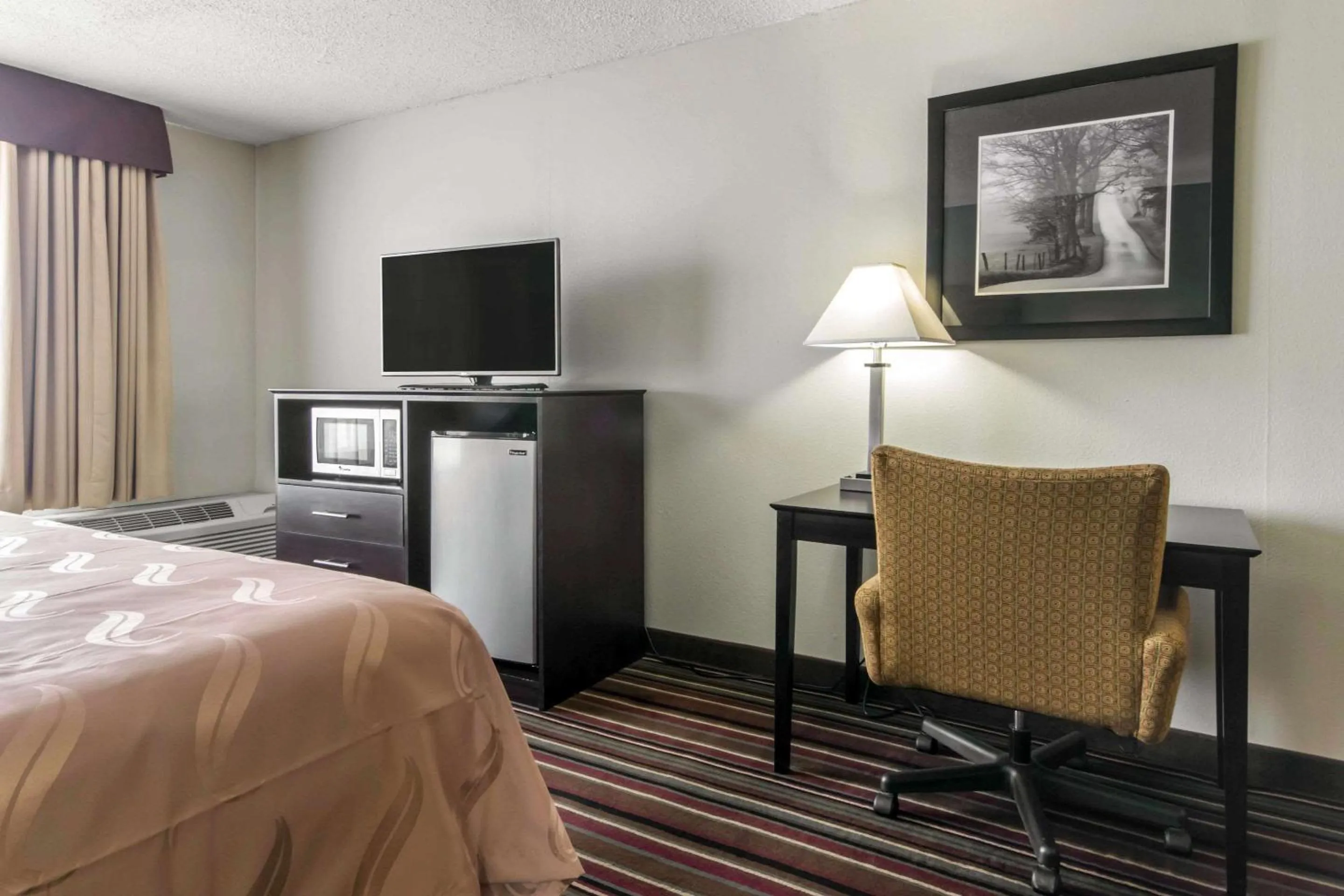 Queen Room - Non-Smoking in Quality Inn & Suites Horse Cave - Cave City