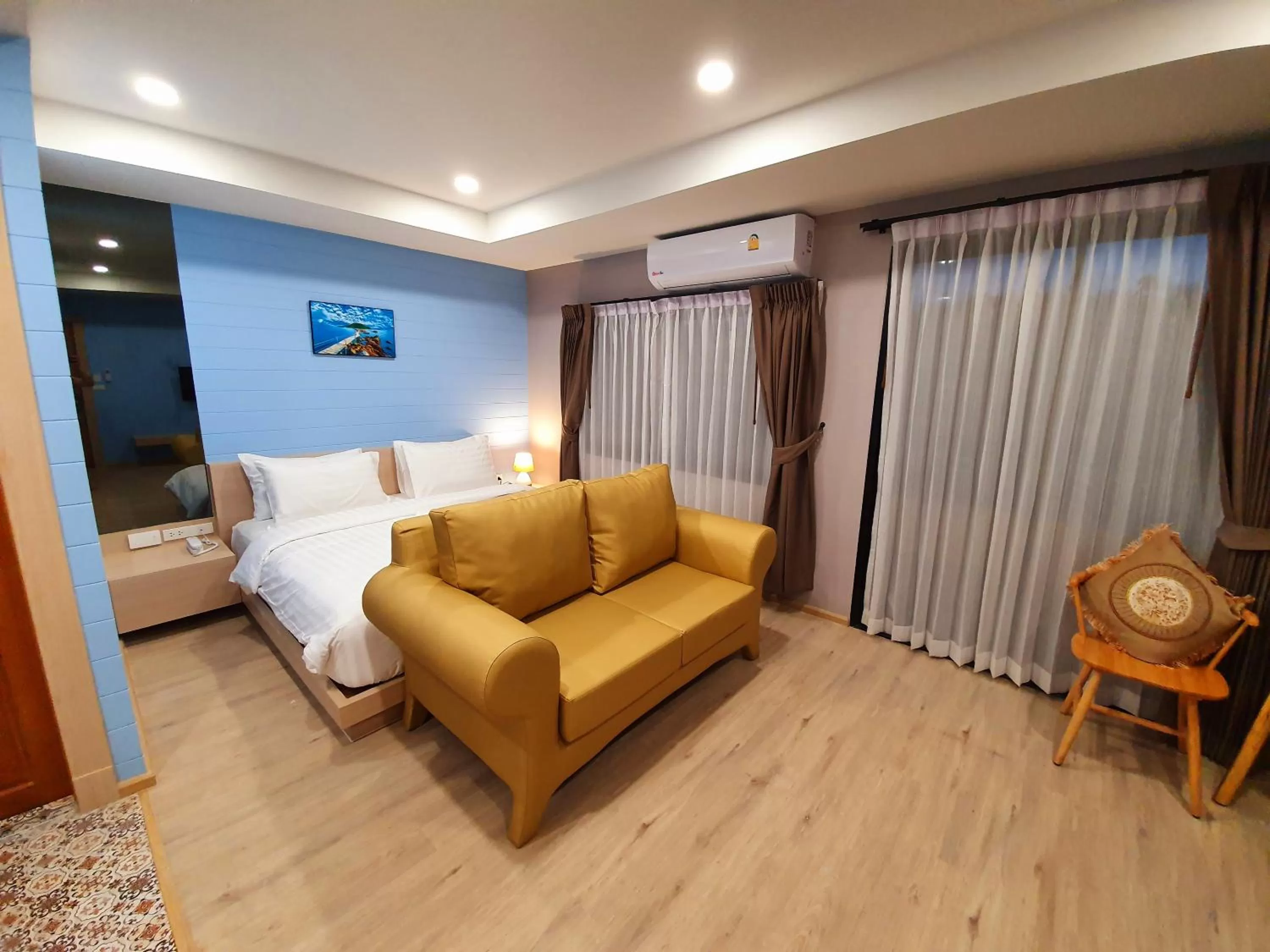 Deluxe Double Room with Balcony in USABAI Riverside Boutique Hotel