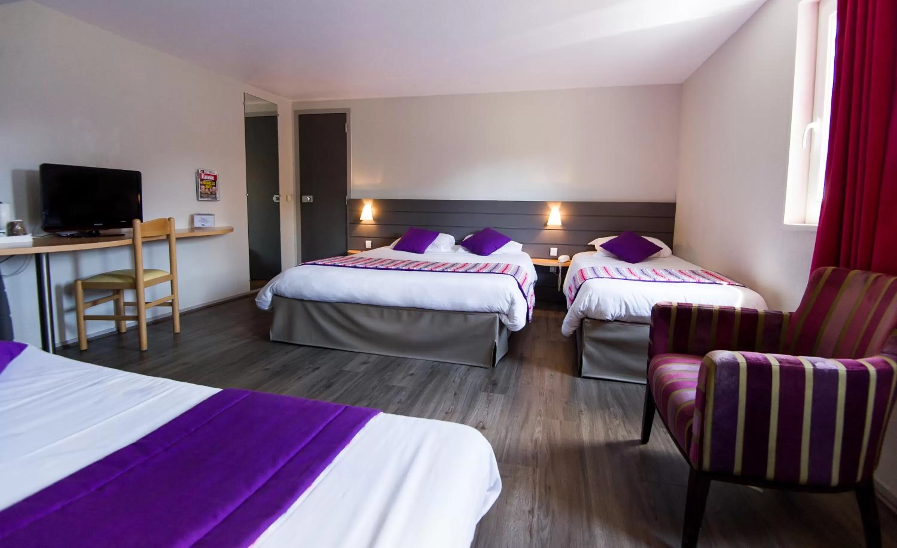 Photo of the whole room, Bed in Kyriad Orthez