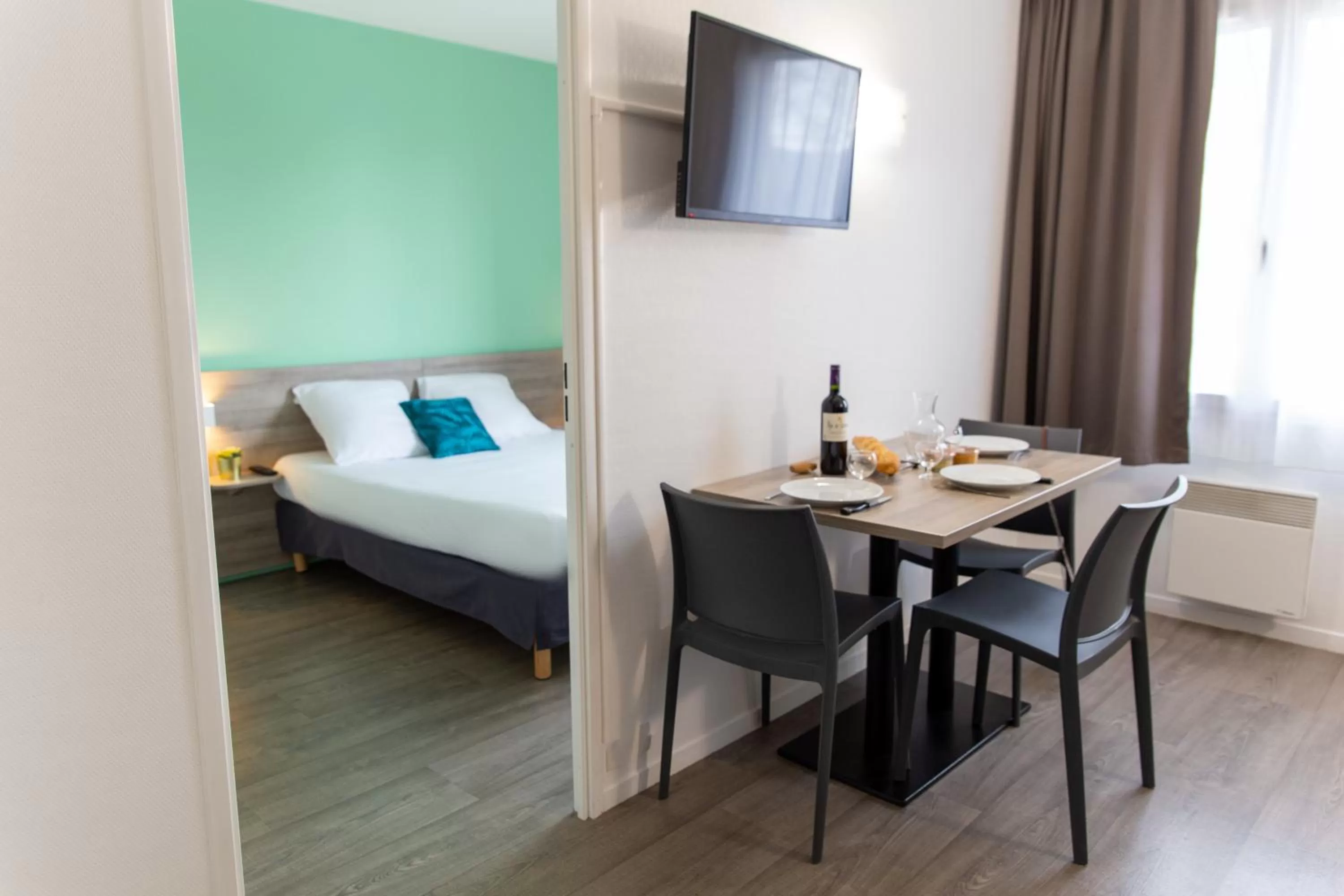 Family One Bedroom Apartment in Comfort Aparthotel Toulouse Métropole
