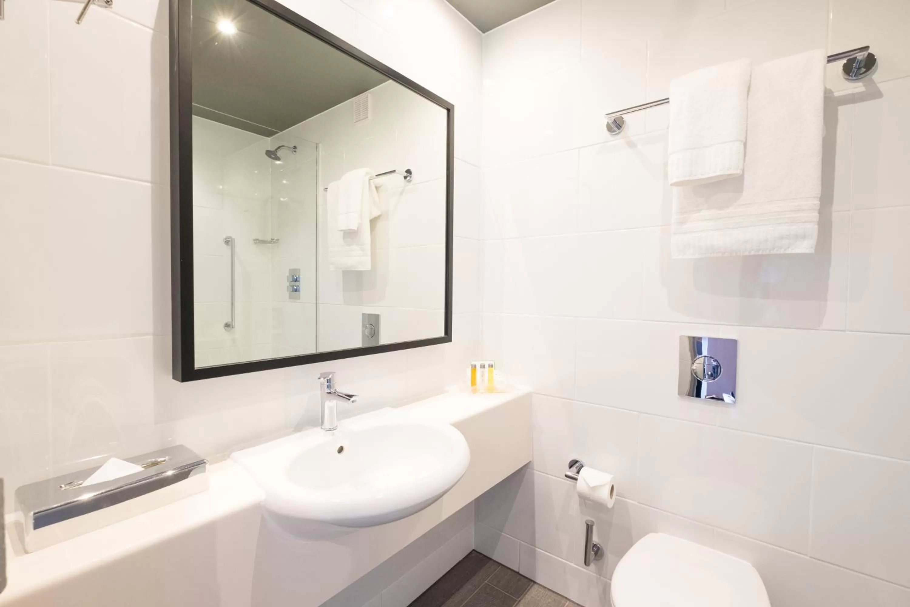 1 Super King Standard City View in Holiday Inn Southampton, an IHG Hotel