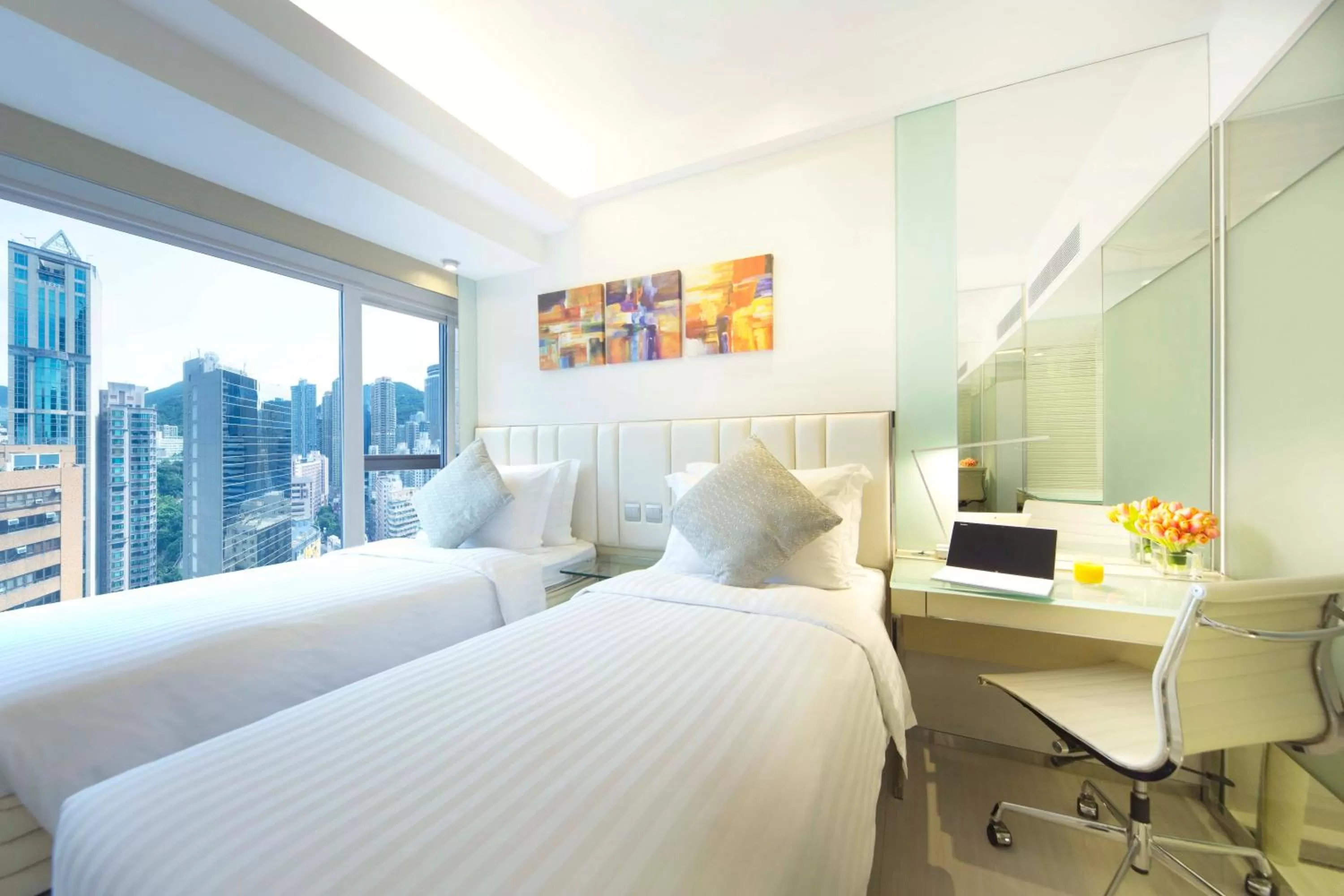 iPlus Twin Room in iclub Sheung Wan Hotel