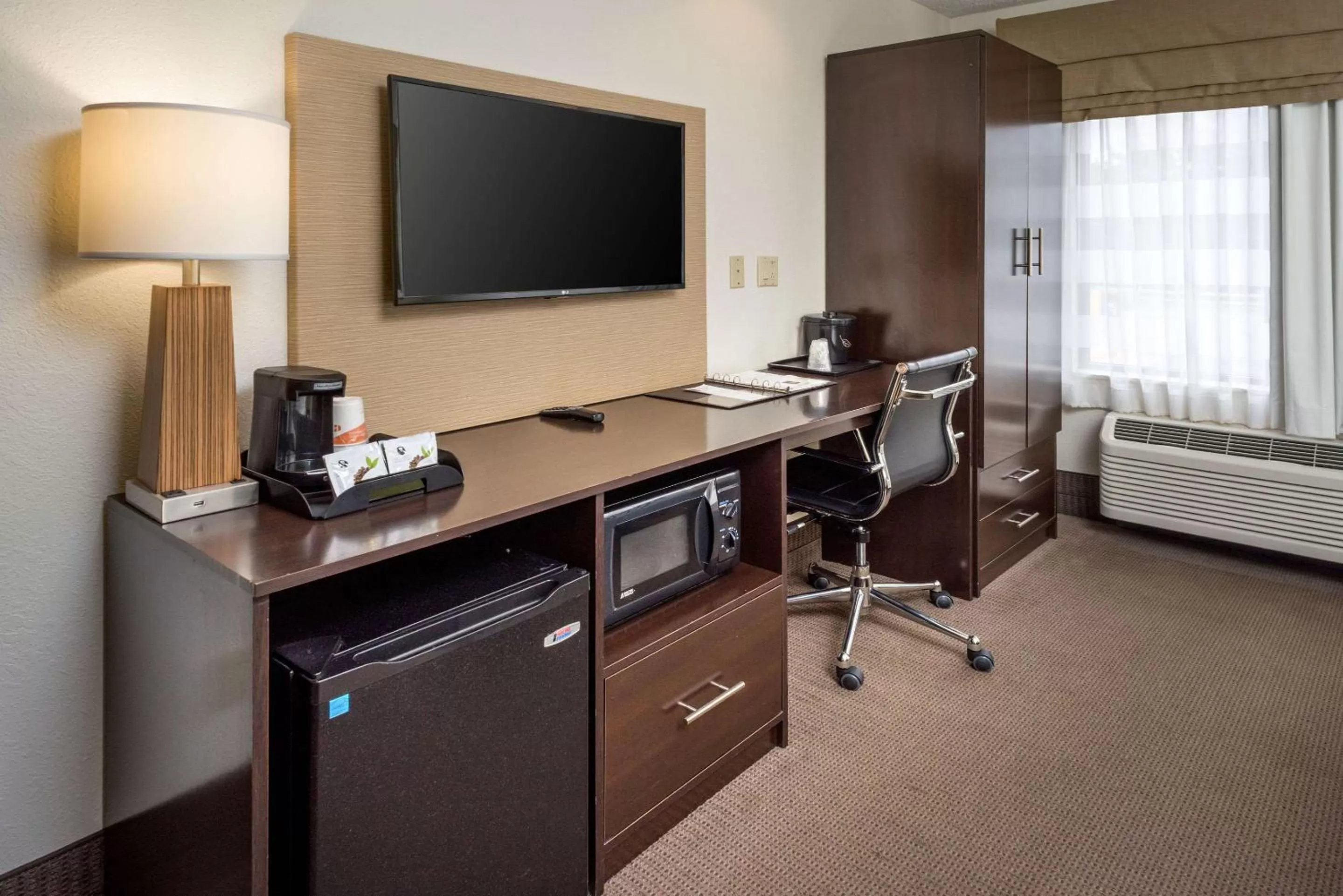 Queen Room - Non-Smoking - Disability Access in Sleep Inn Charleston North