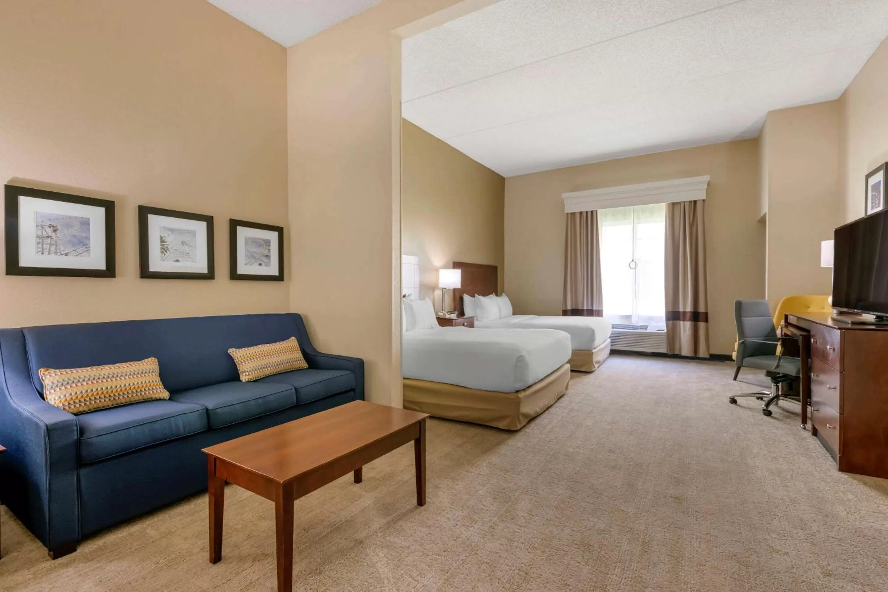 Queen Room with Two Queen Beds - Disability Access/Non-Smoking in Comfort Suites Near Universal Orlando Resort