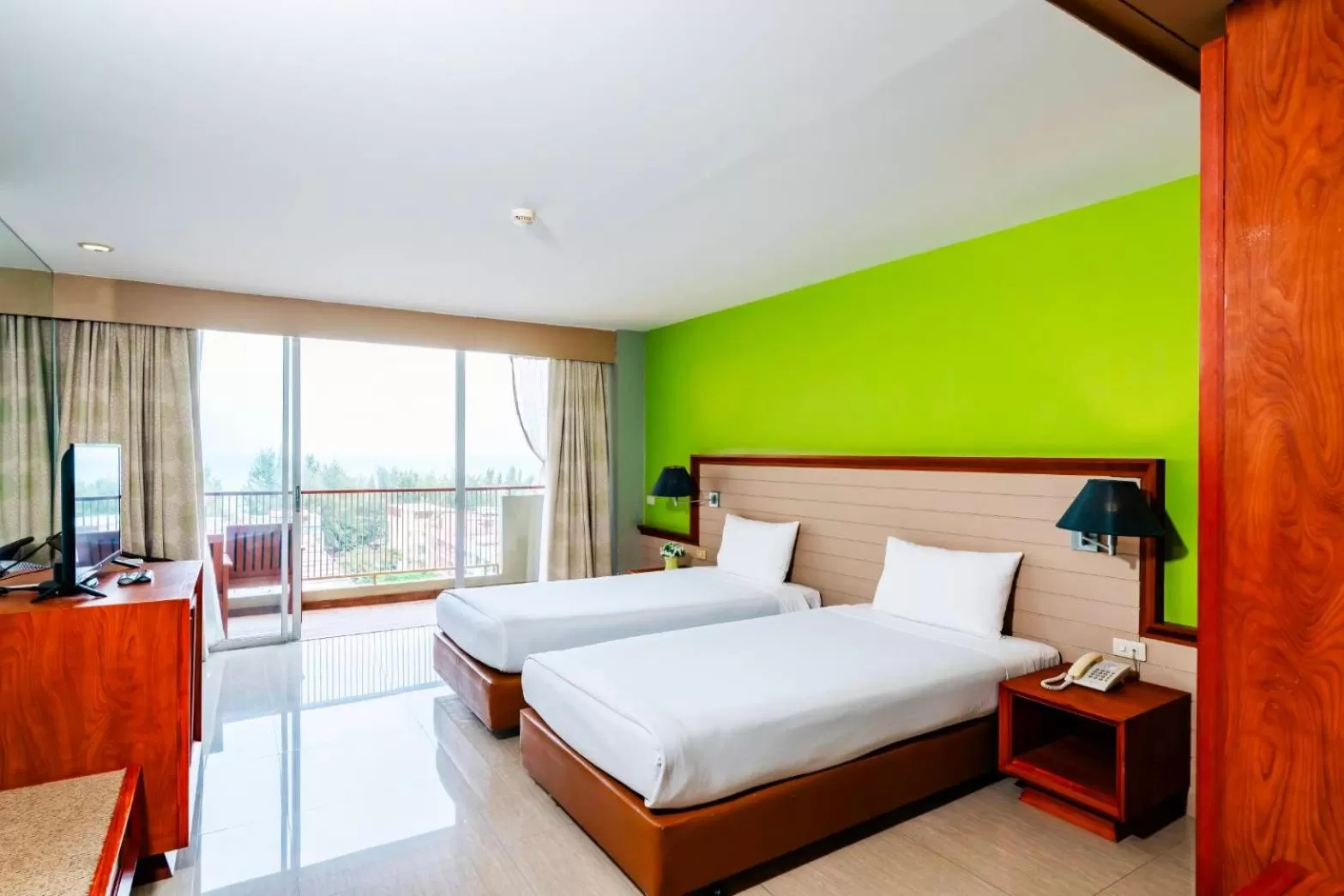 Deluxe Double or Twin Room in Long Beach Cha-Am Hotel