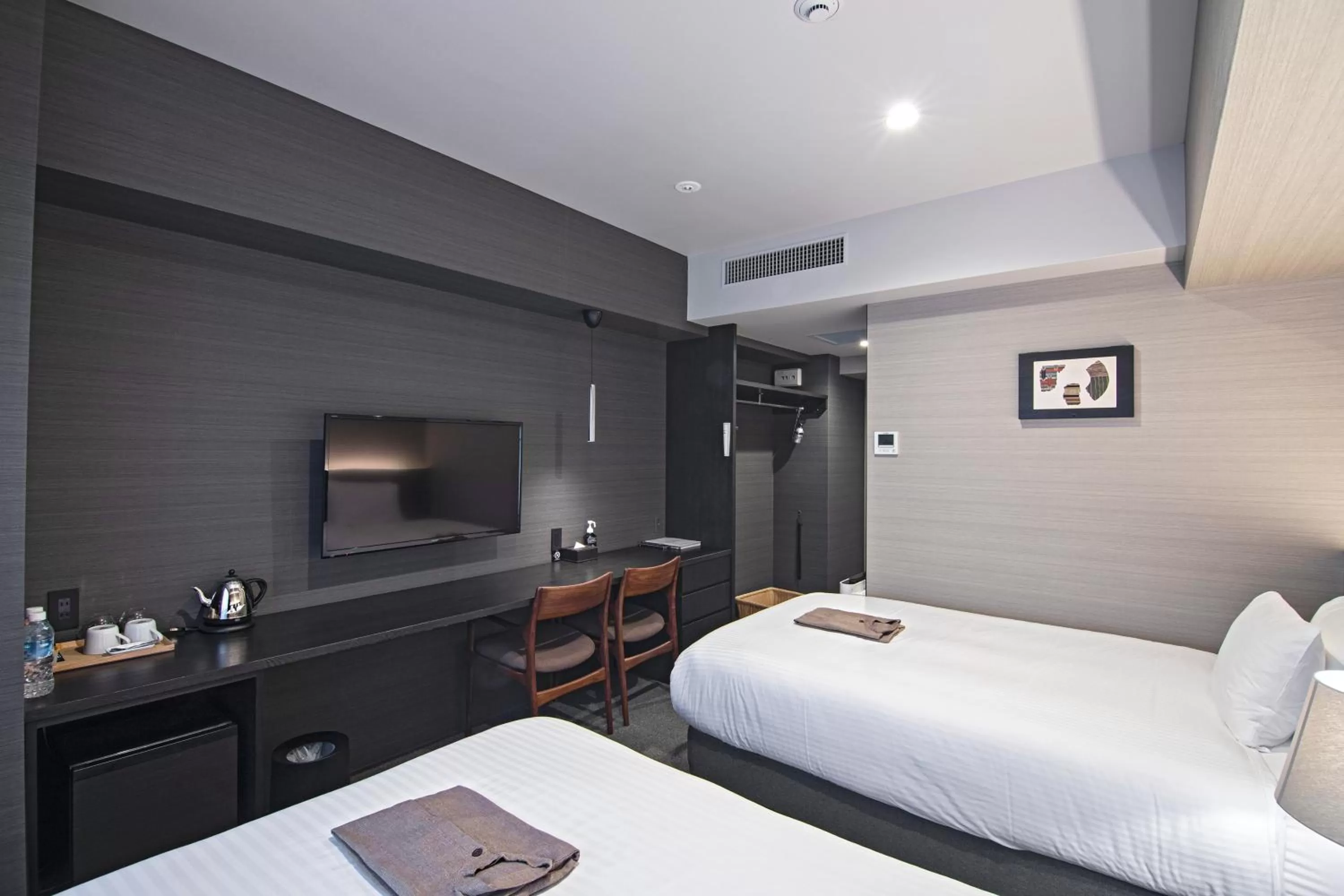Hollywood Twin Room in Hotel Ninja Black