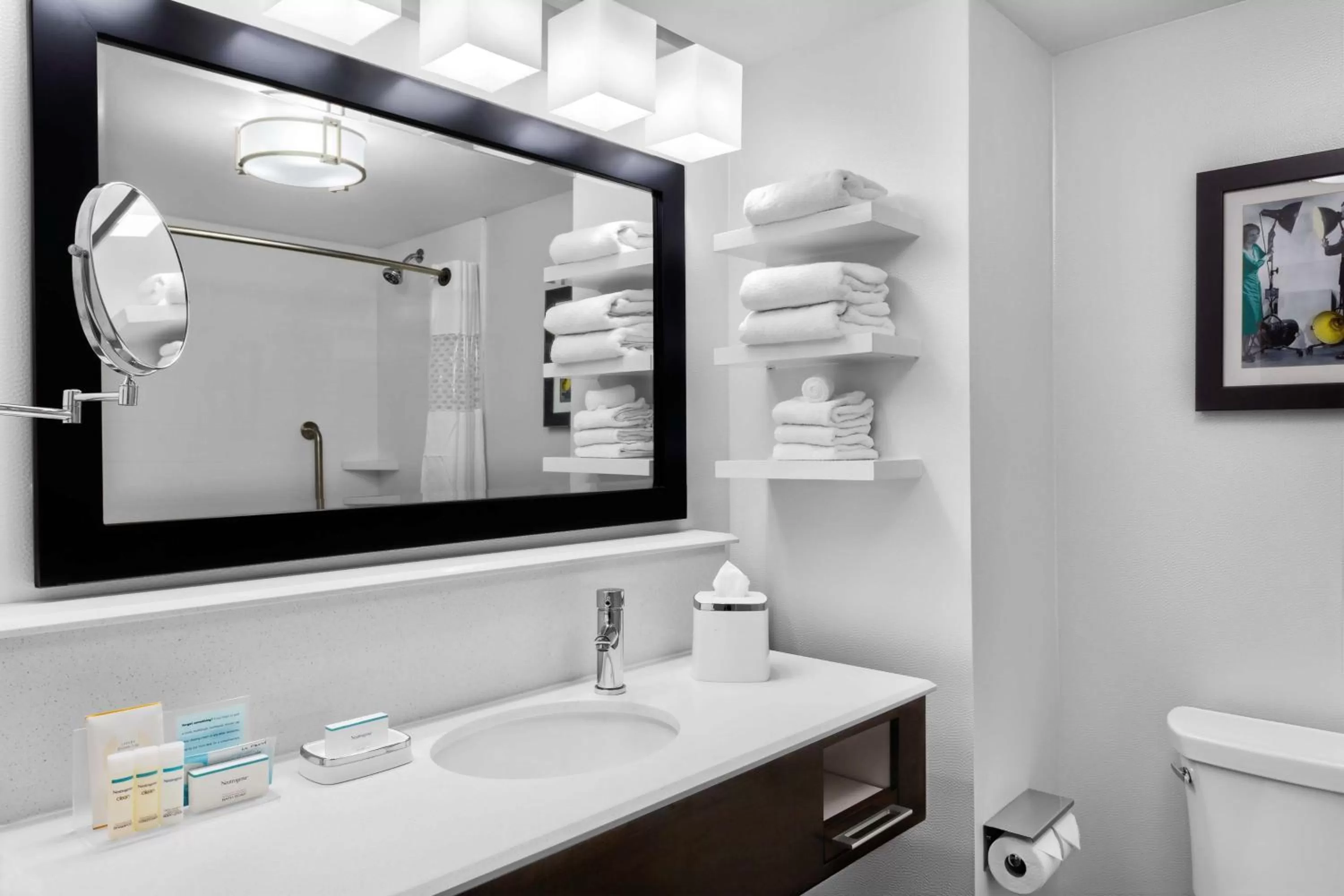 Queen Room with Two Queen Beds - Mobility and Hearing Access/Non-Smoking in Hampton Inn & Suites Los Angeles/Hollywood, CA