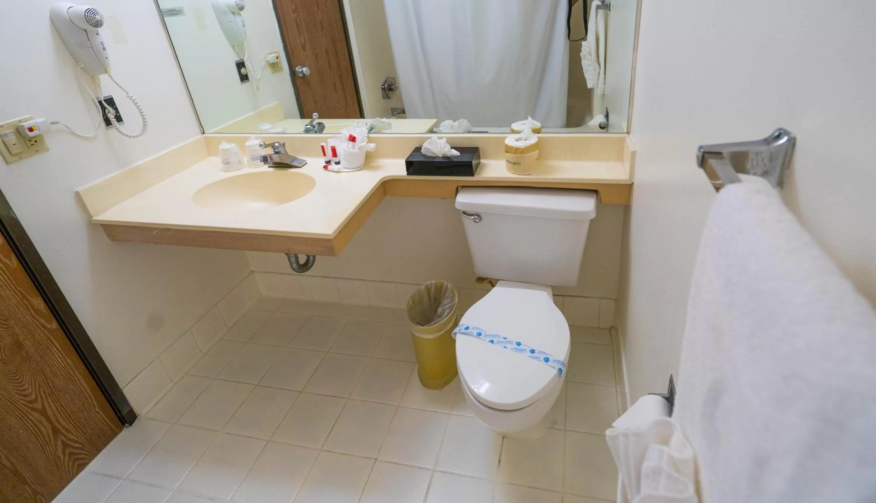 Deluxe King Suite in Howard Johnson by Wyndham Buena Park