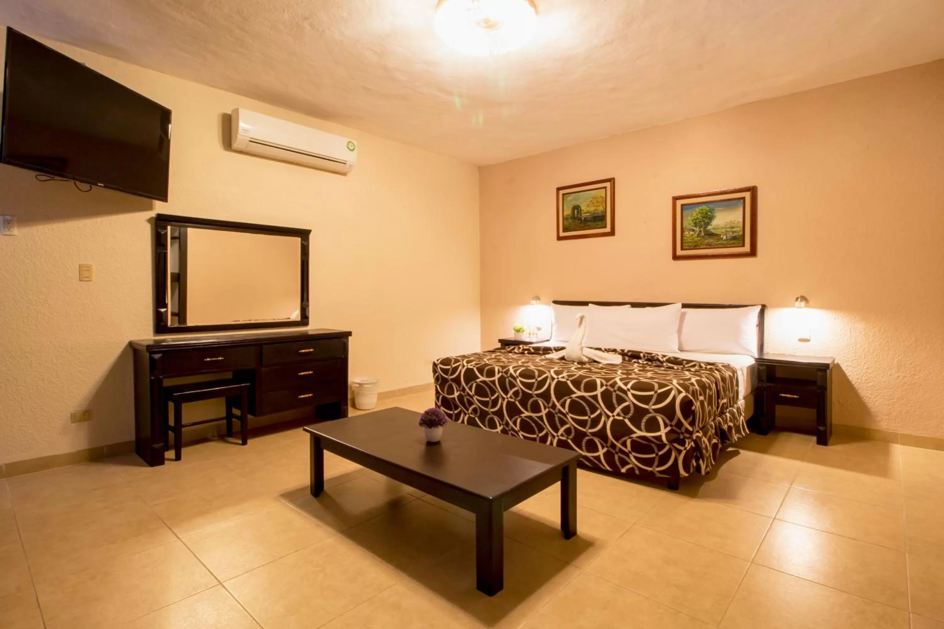 Deluxe Suite in Hotel Colon Merida