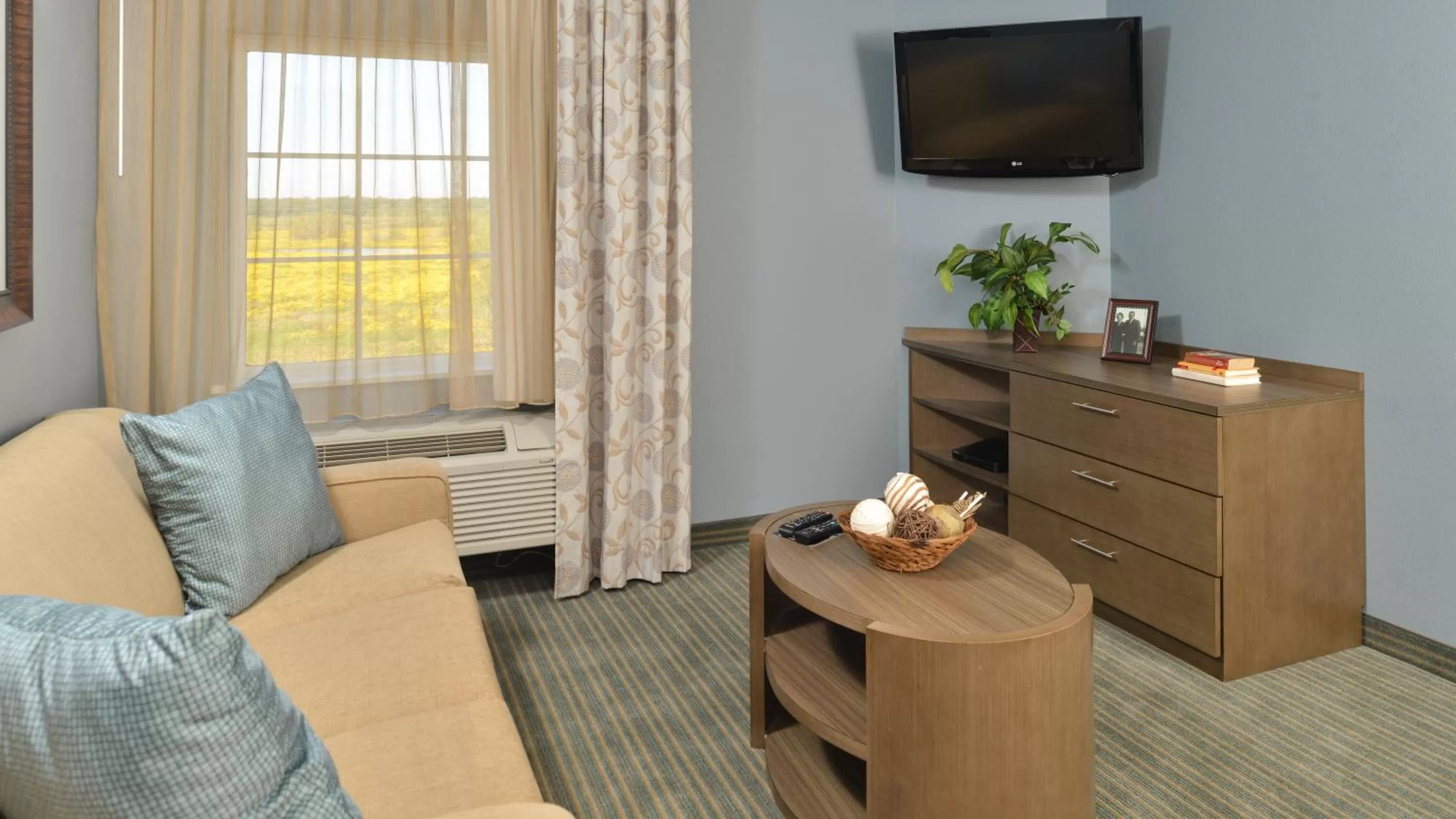 King Room - Mobility Access Tub/Non-Smoking in Candlewood Suites Houma by IHG
