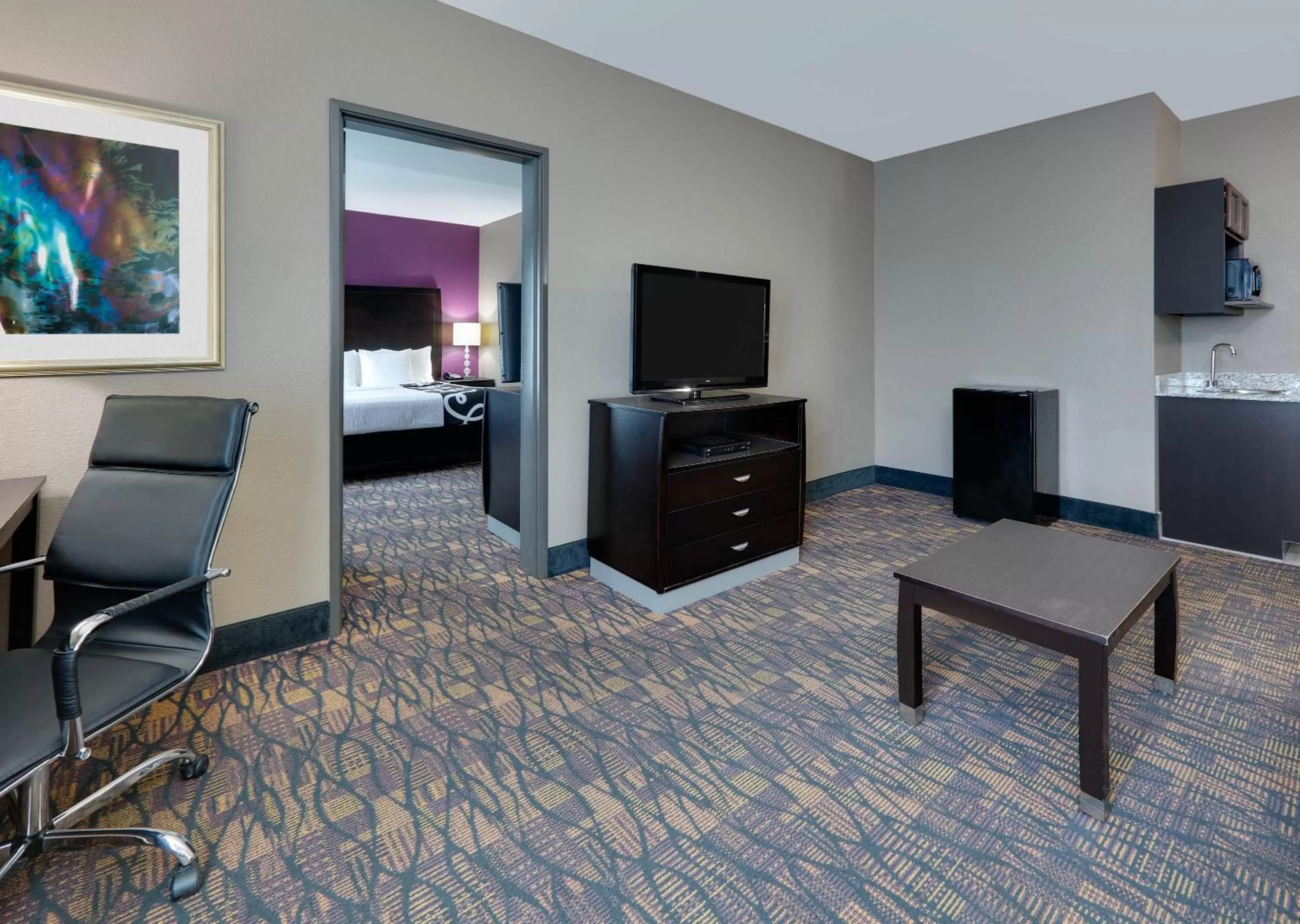 King Suite with Mobility Access and Roll-In Shower, Non-Smoking in La Quinta by Wyndham Jourdanton - Pleasanton
