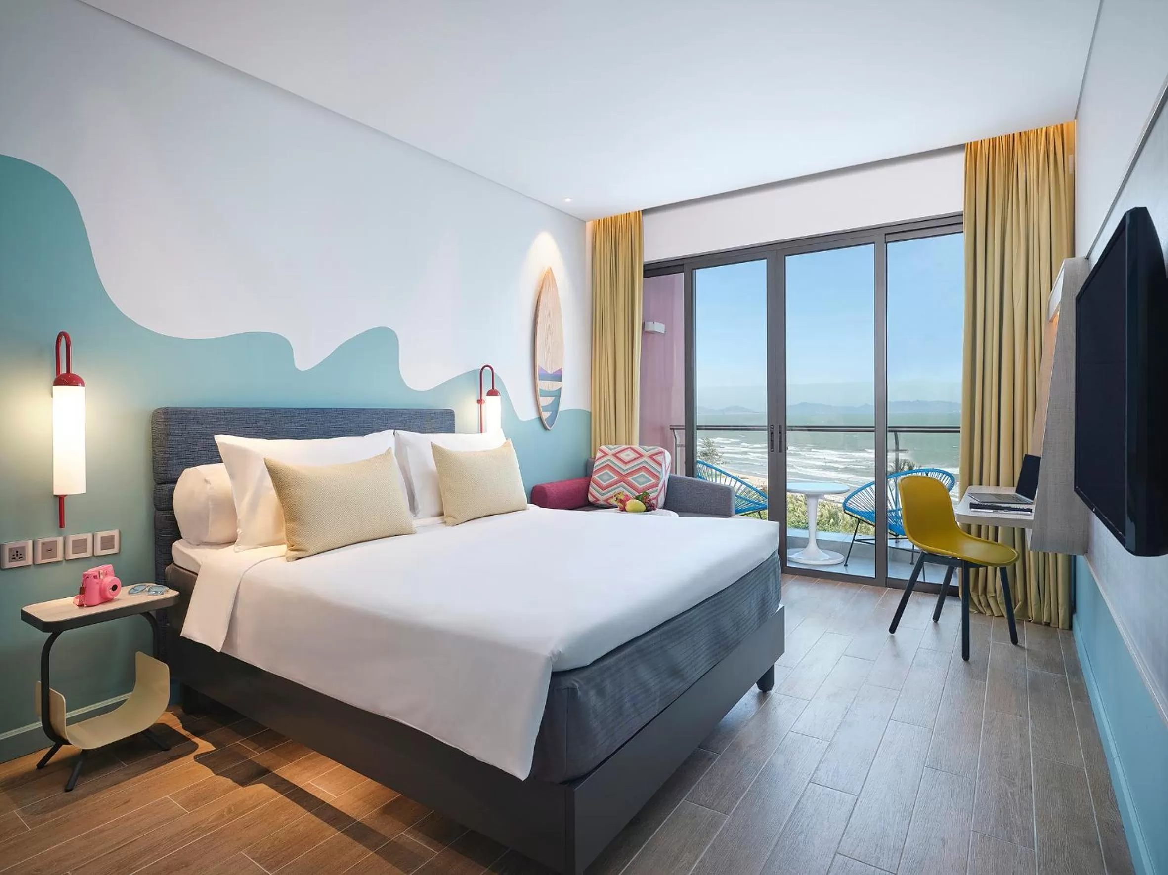 Premium Queen Room with Balcony and Sea View in ibis Styles Vung Tau