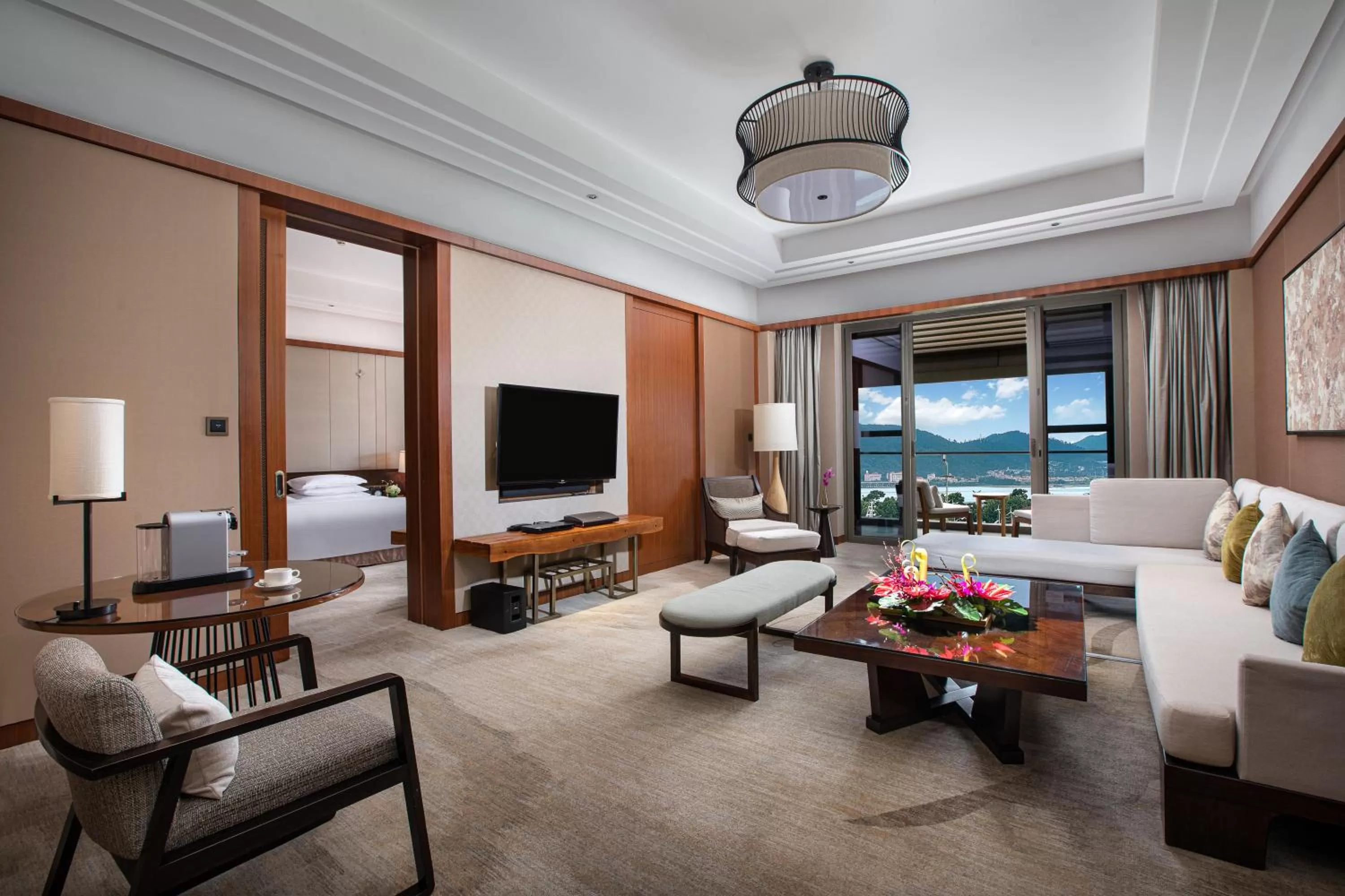 One-Bedroom King Suite with Lake View in InterContinental Kunming by IHG