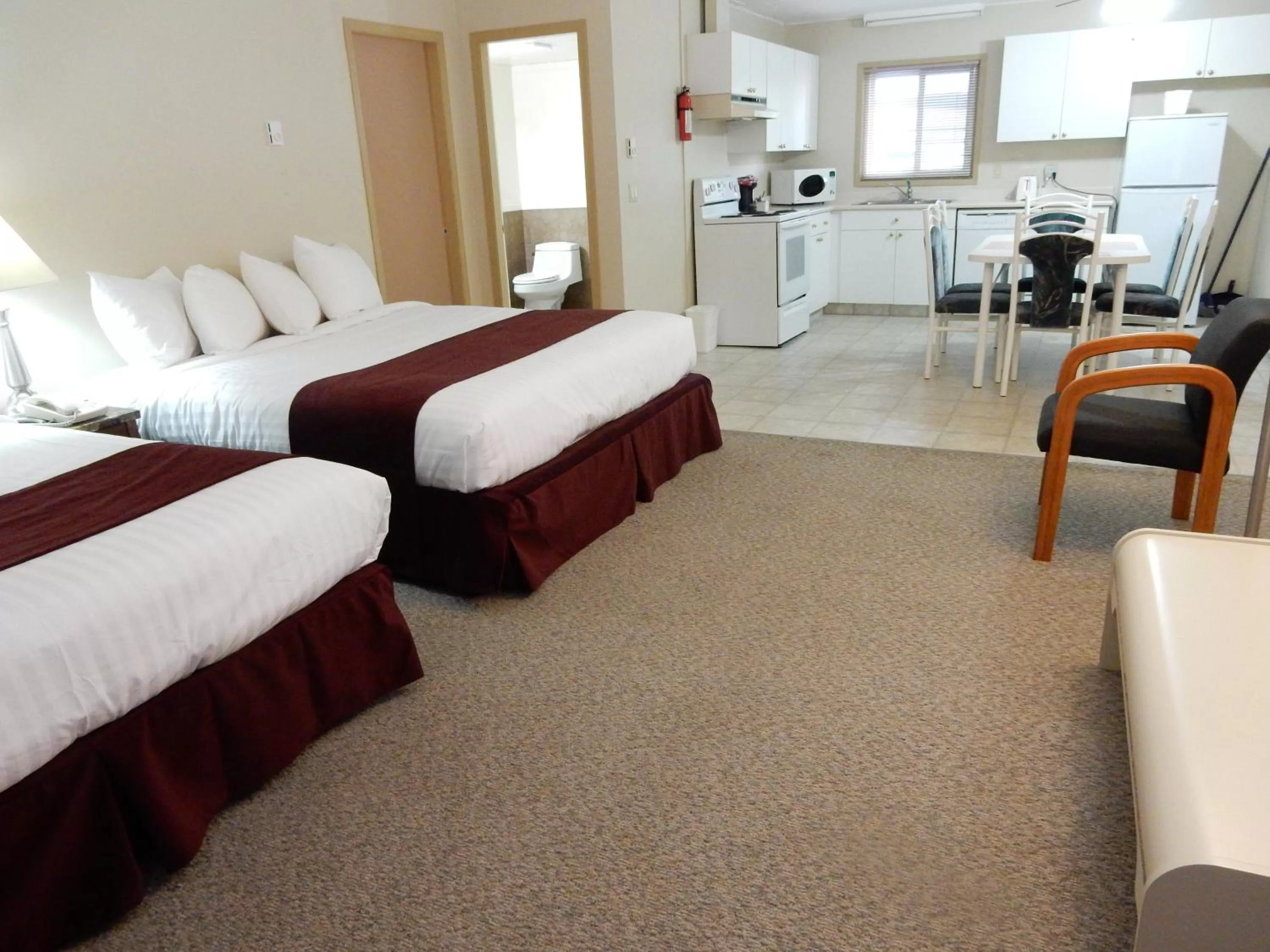 Family Suite - Non-Smoking in Canadas Best Value Inn & Suites-Vernon