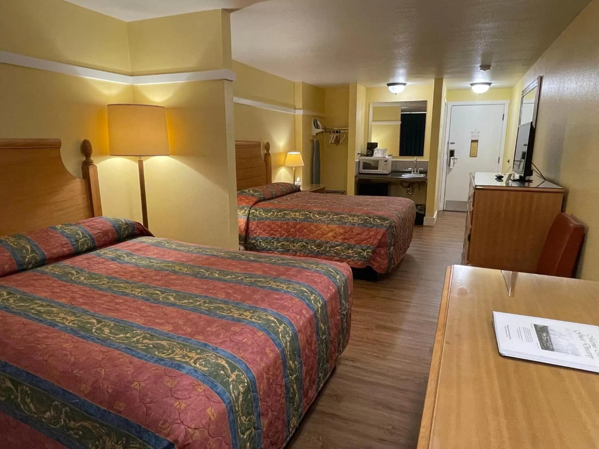 Double Room in Marina Inn Des Moines / SeaTac