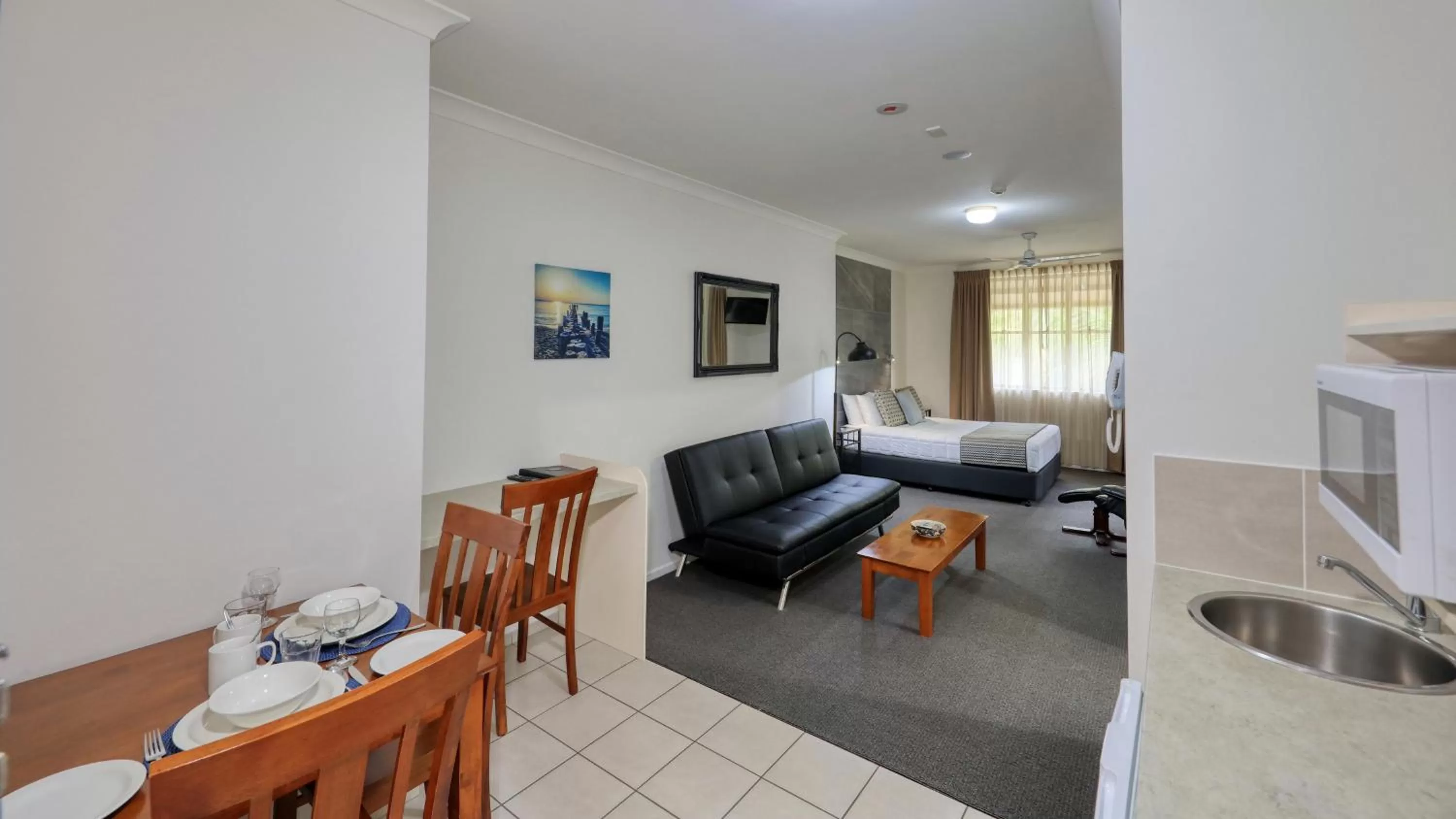 Deluxe Queen Room in Heritage River Motor Inn