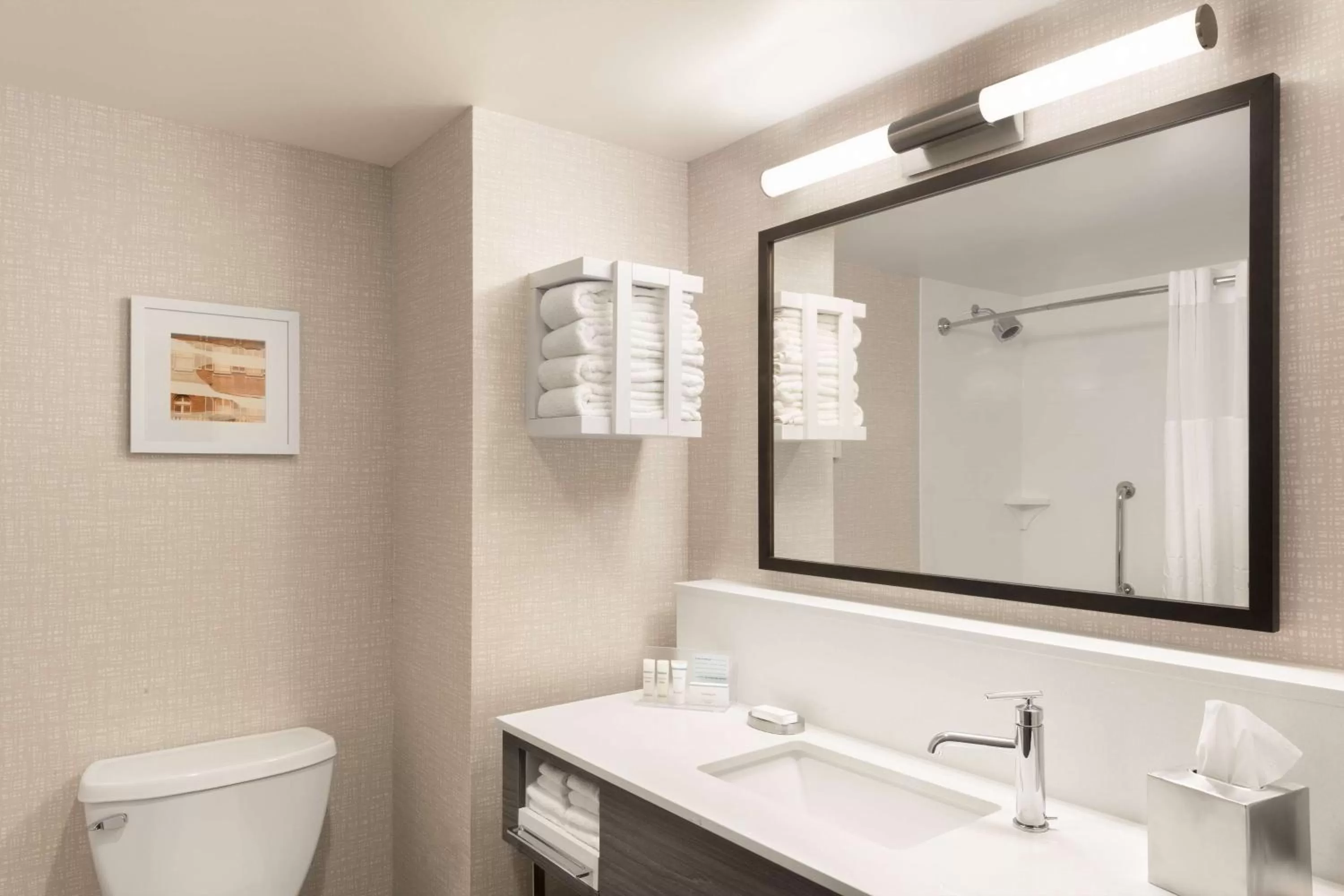 Queen Room with Bath Tub - Mobility Access/Non-Smoking in Hampton Inn & Suites St Charles Old Town Area, Mo