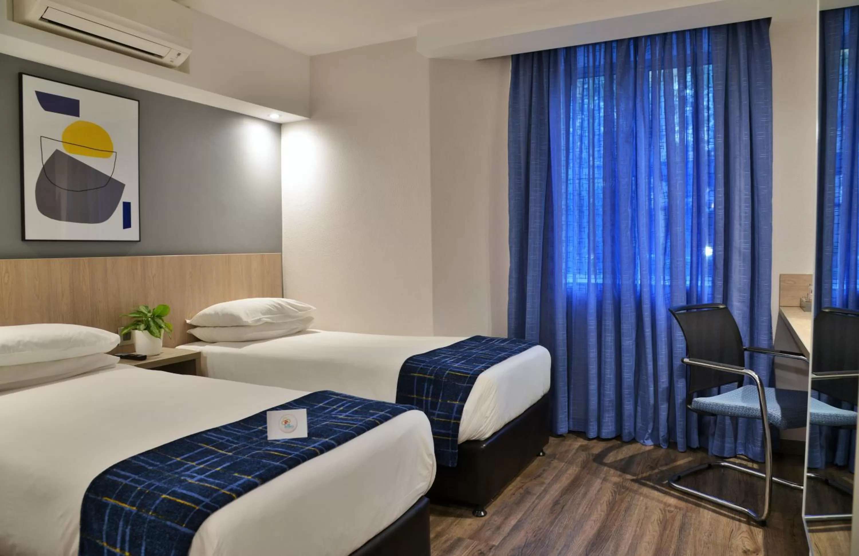 Twin Room - Non-Smoking in Town Lodge Menlo Park