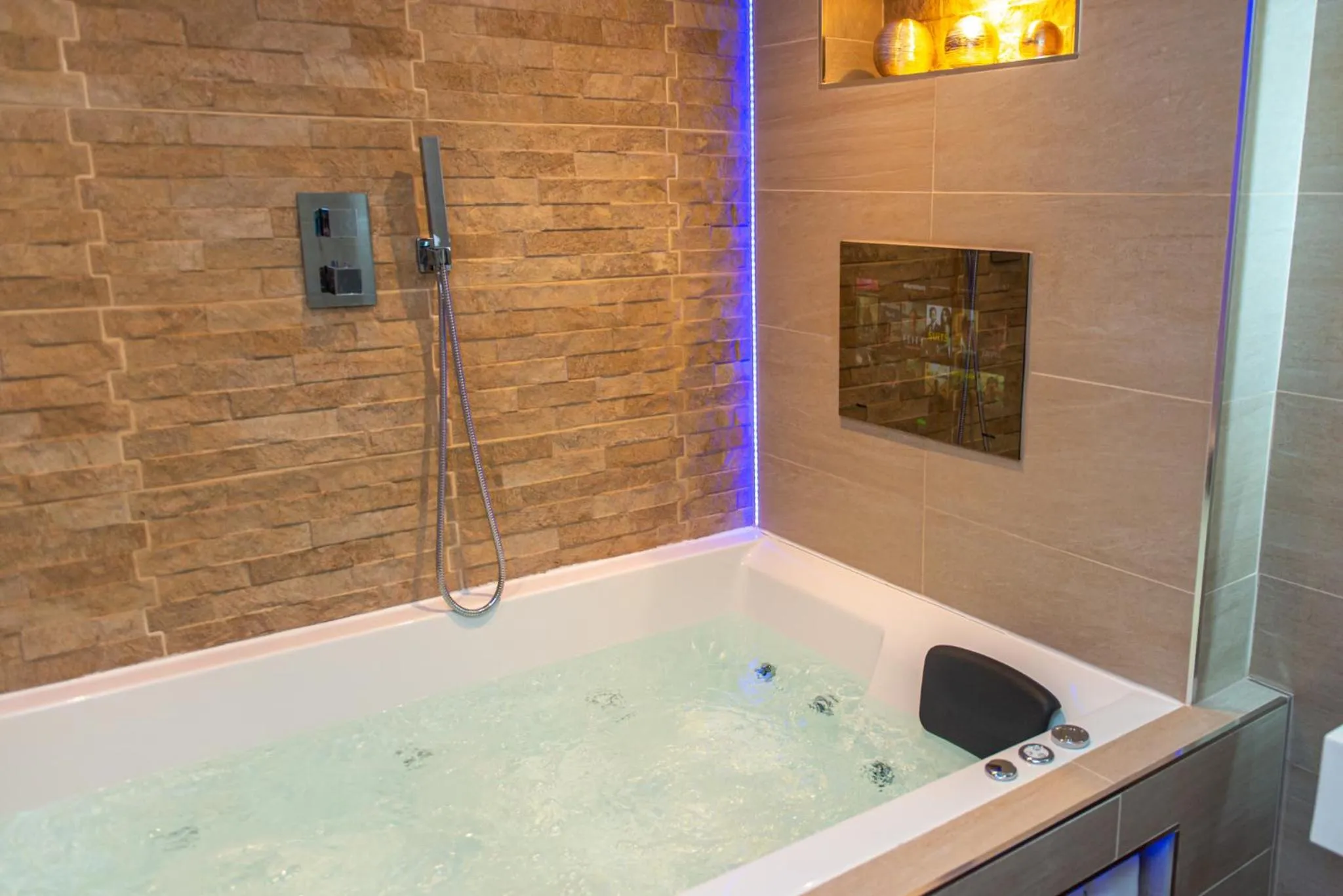 One-Bedroom Superior Apartment in Optimal Apartments