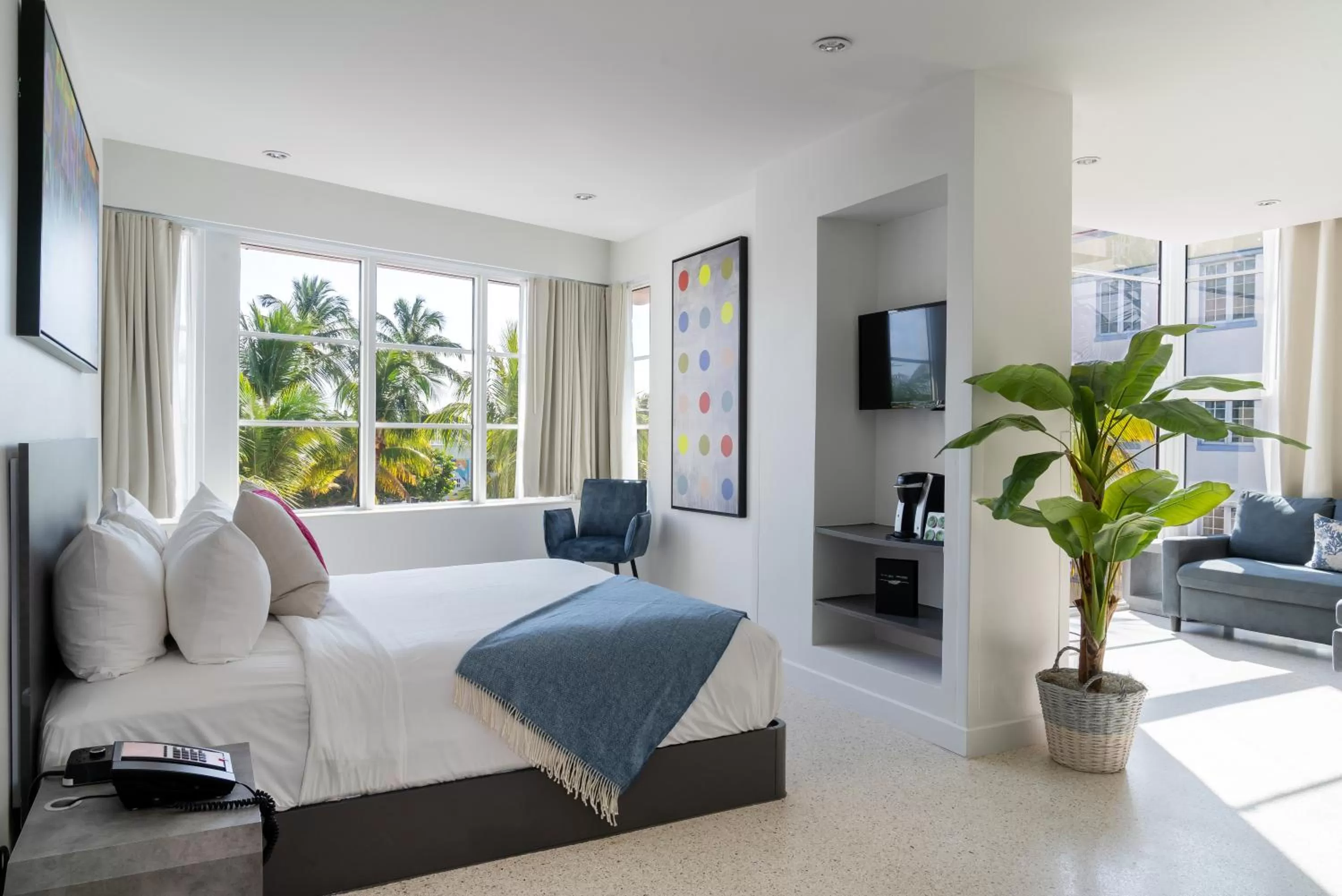 King Suite with Ocean View in Clevelander Hotel