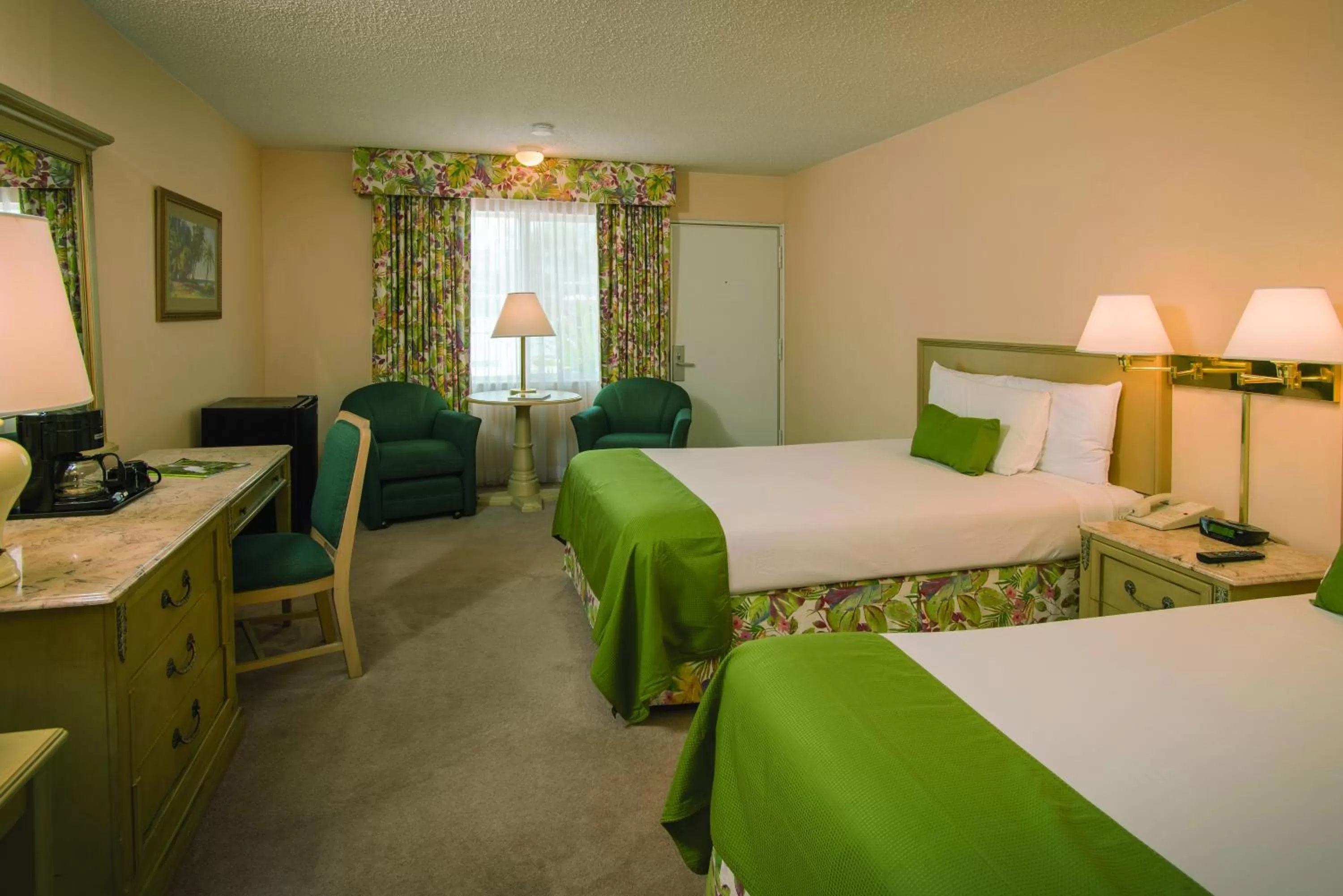 Double Room with Two Double Beds and Pool View in Sandcastle Resort at Lido Beach