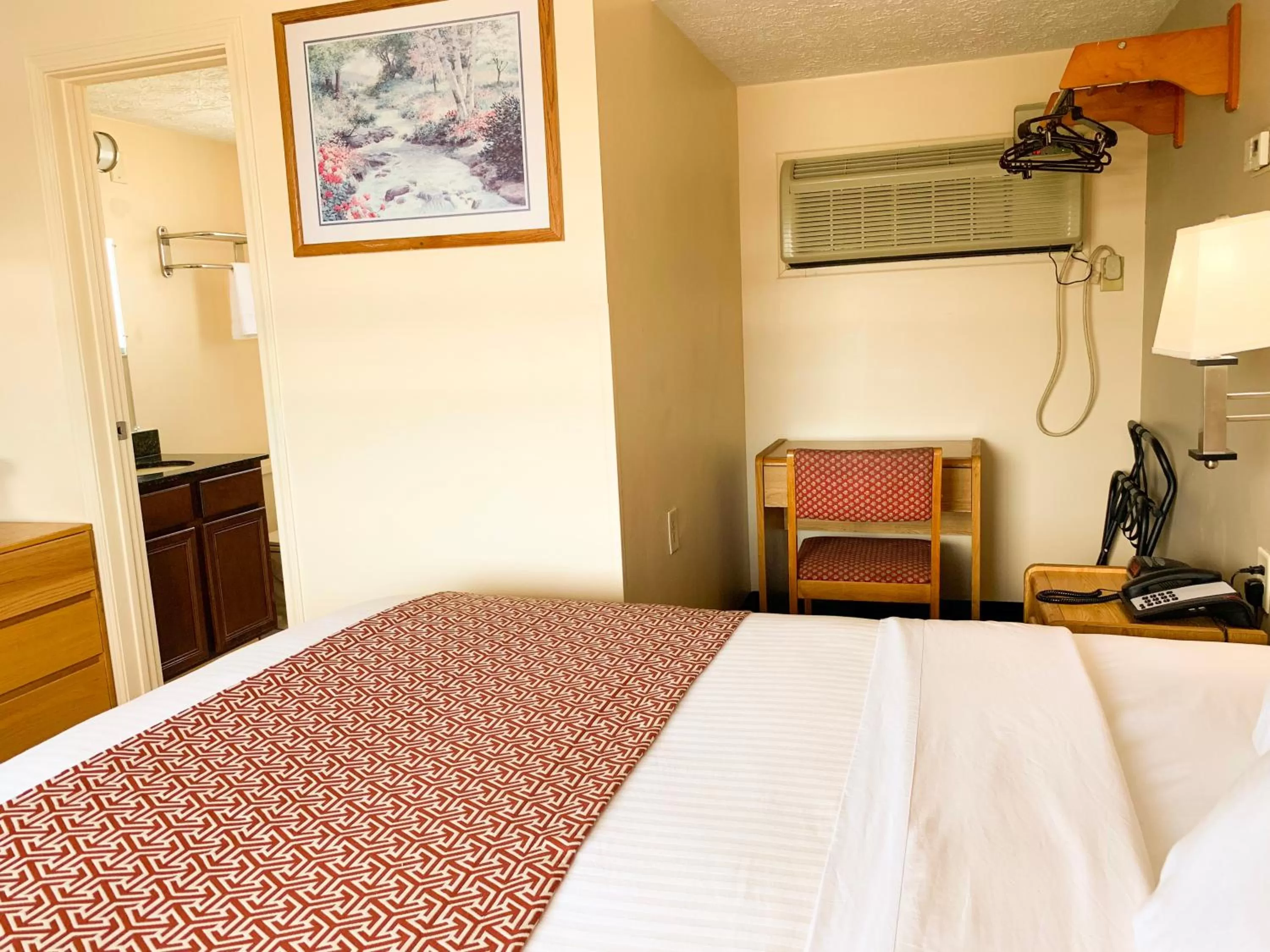 Standard King Room in Sandusky Inn