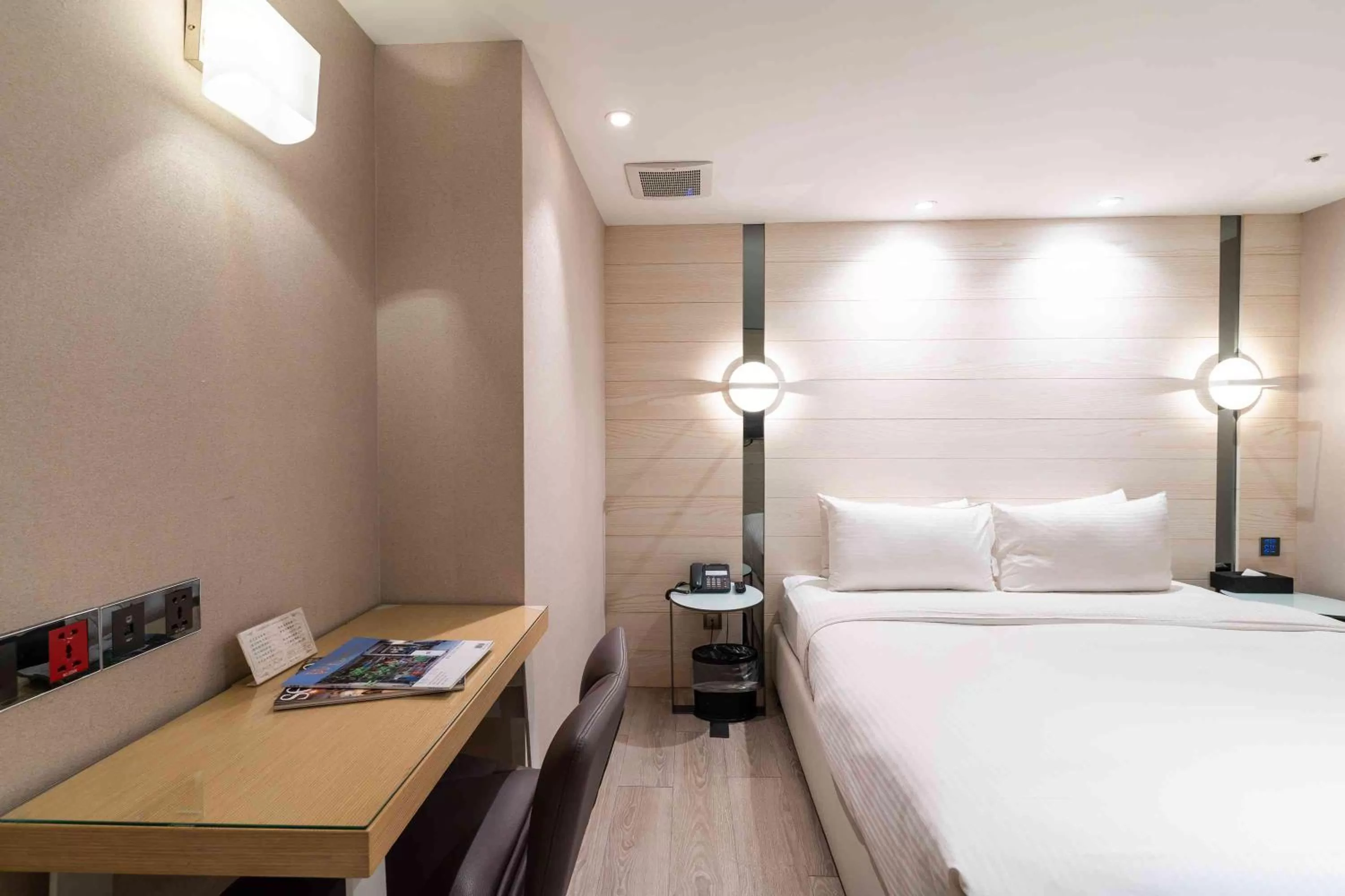 No Window – Standard Double Room in The Cloud Hotel