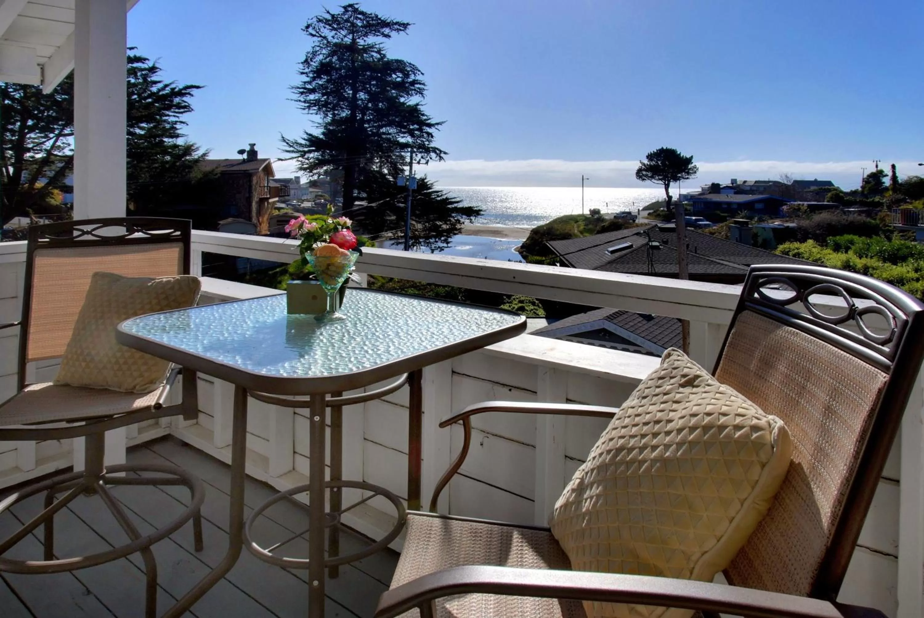 Captains Quarters (12), Ocean View King - No Pets in Ocean Echo Inn & Beach Cottages