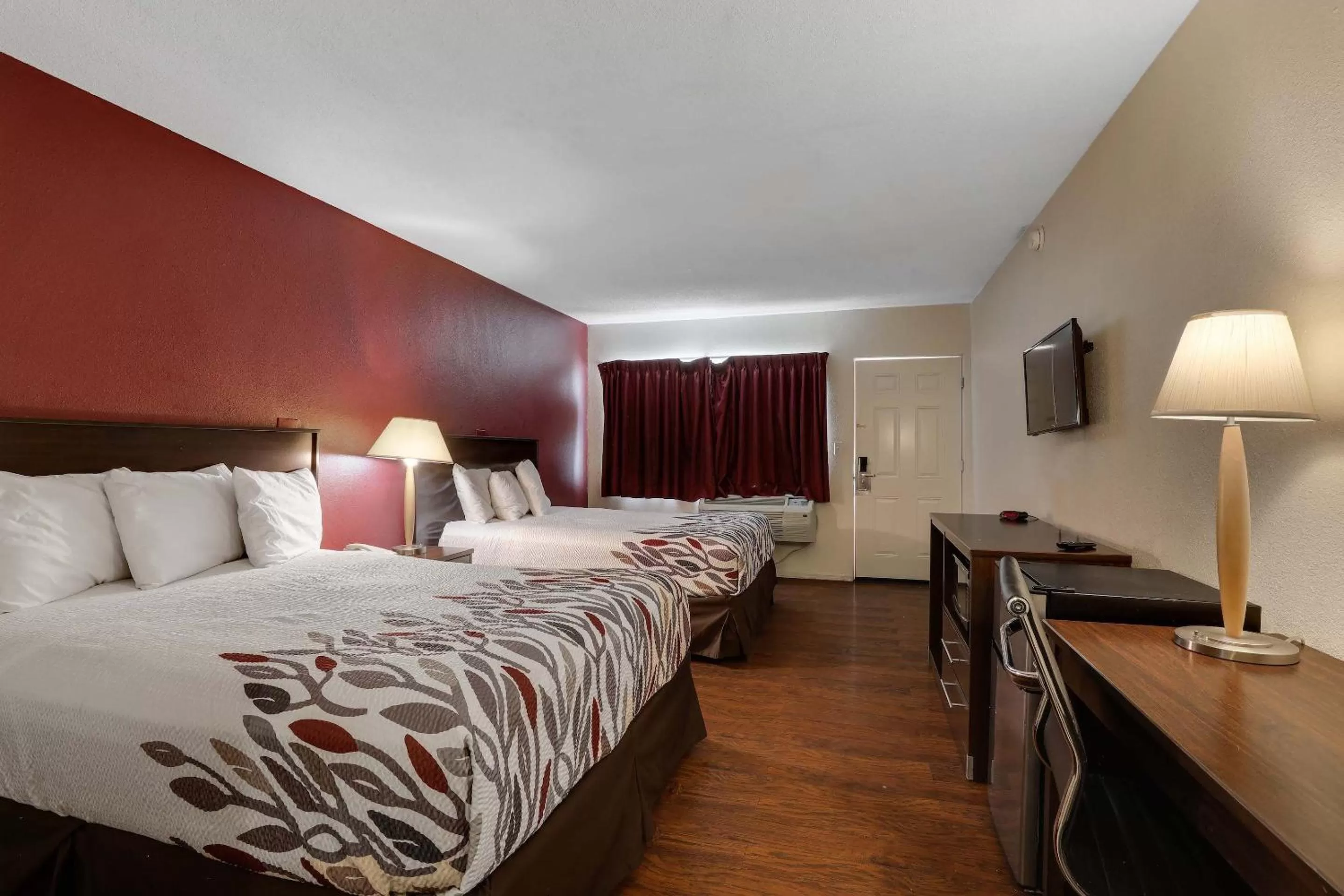  Superior Room with Two Queen Beds Non-Smoking in Red Roof Inn Needles