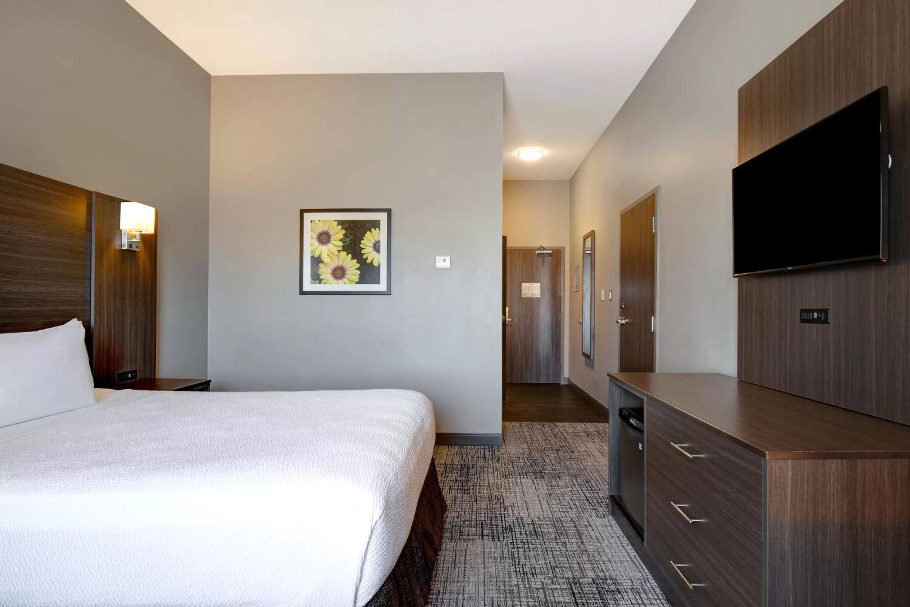Queen Room - Disability Access in Days Inn & Suites by Wyndham Warman