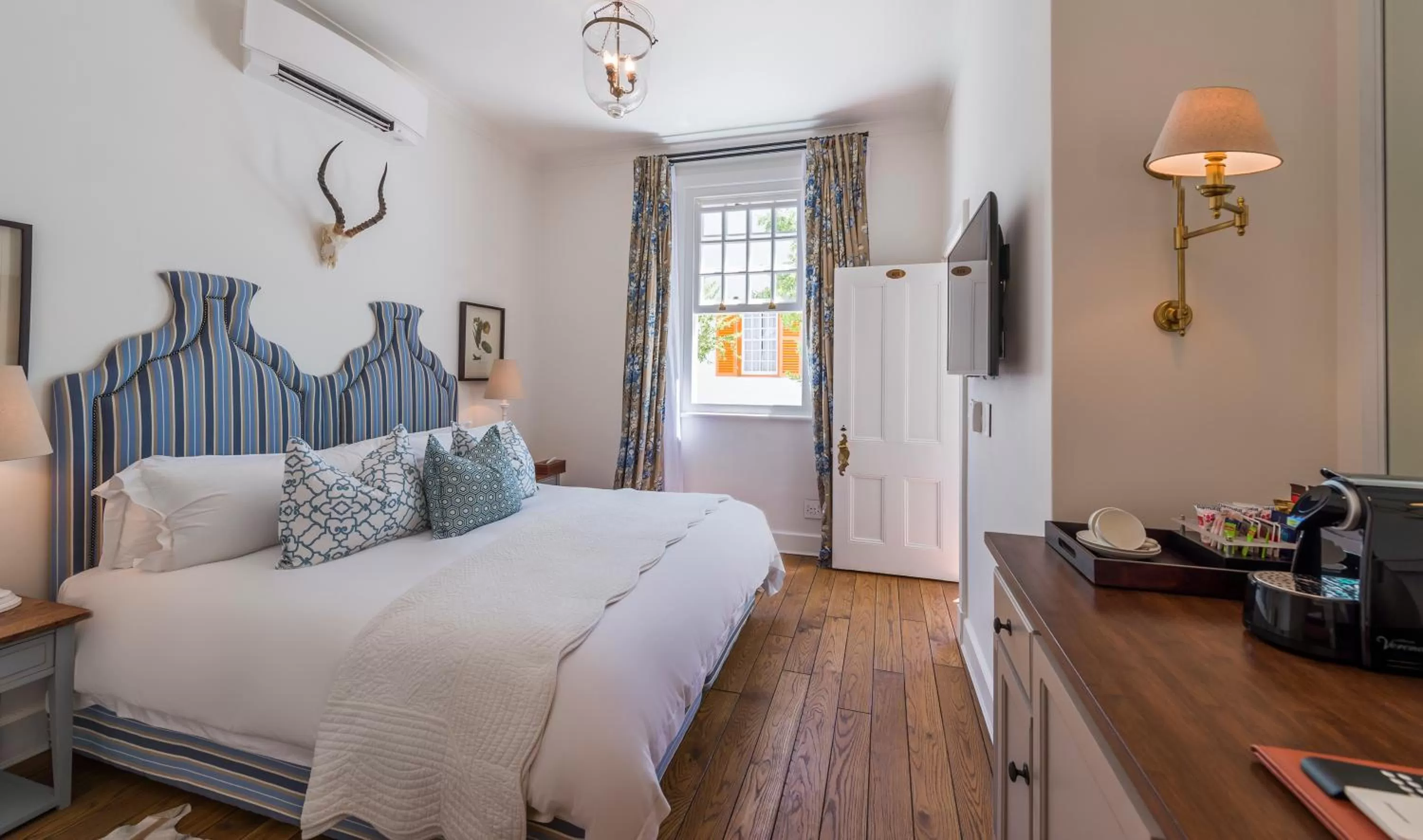 Budget Double Room with Shower Only - single occupancy in Drostdy Hotel