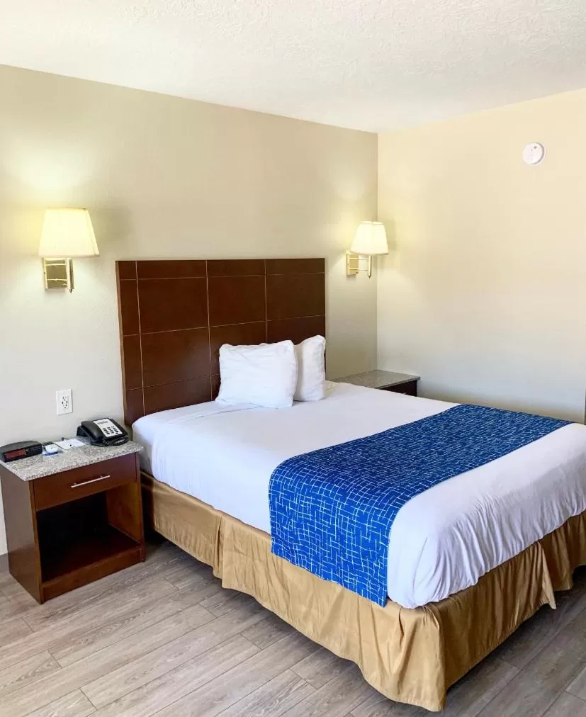 Deluxe Queen Room - Non-Smoking in Travelodge by Wyndham Cedar City