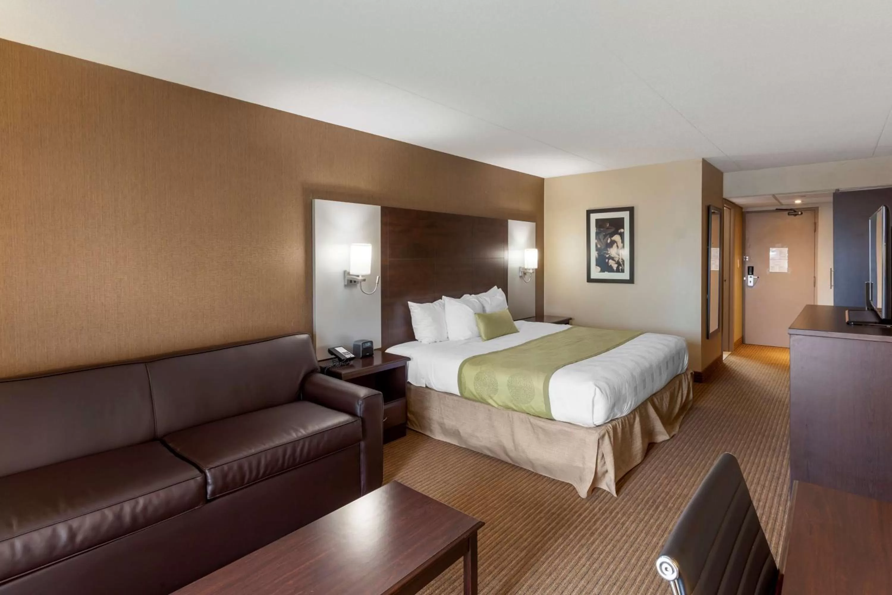 King Room with Patio and Sofa Bed in Best Western Plus Leamington Hotel & Conference Centre