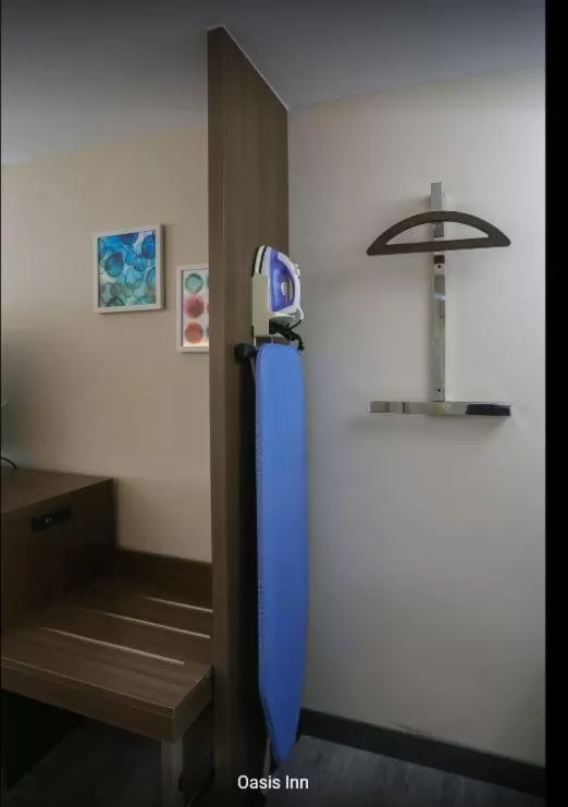 Superior King Room in Oasis Inn