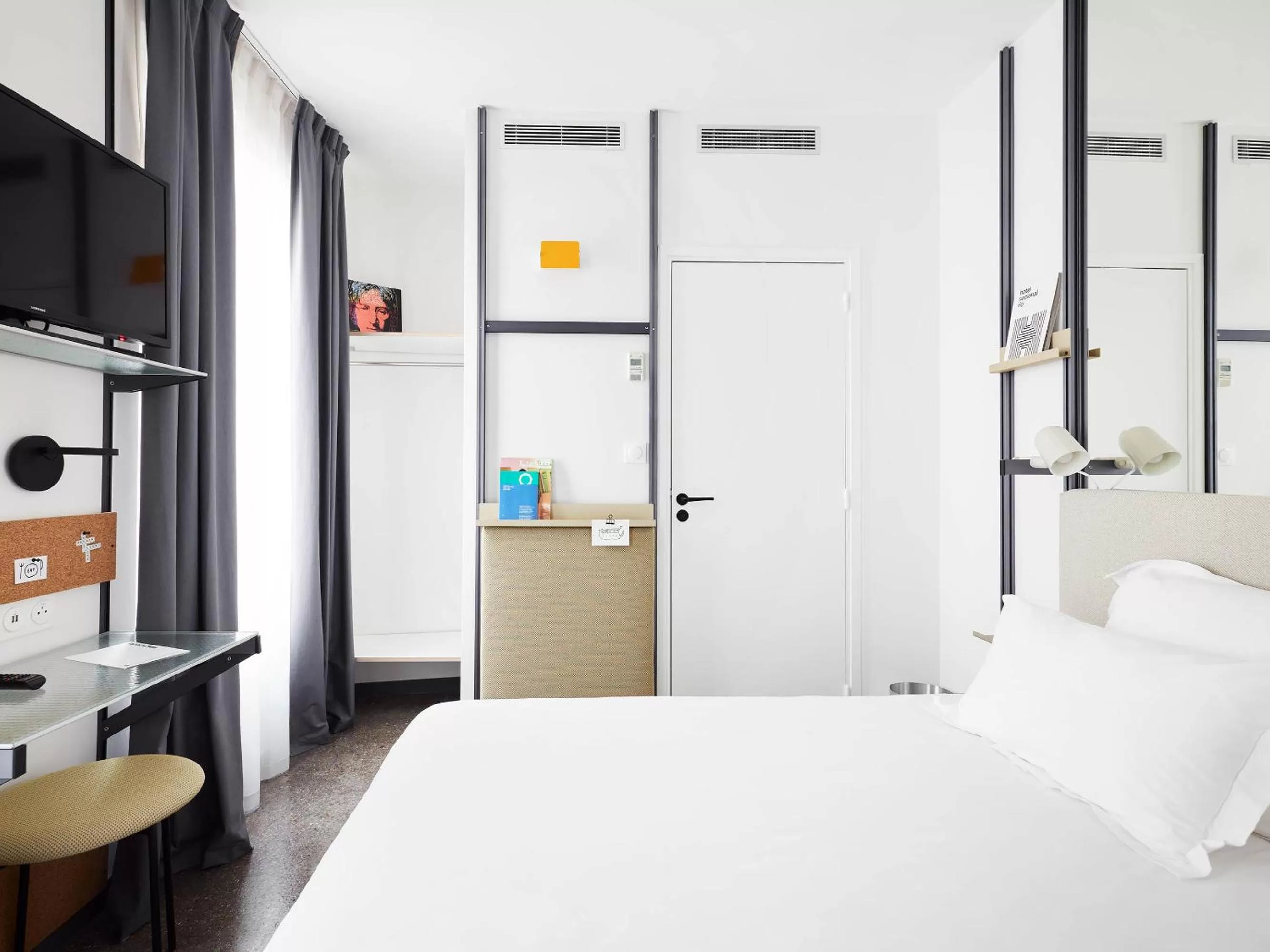 Single Room in French Theory