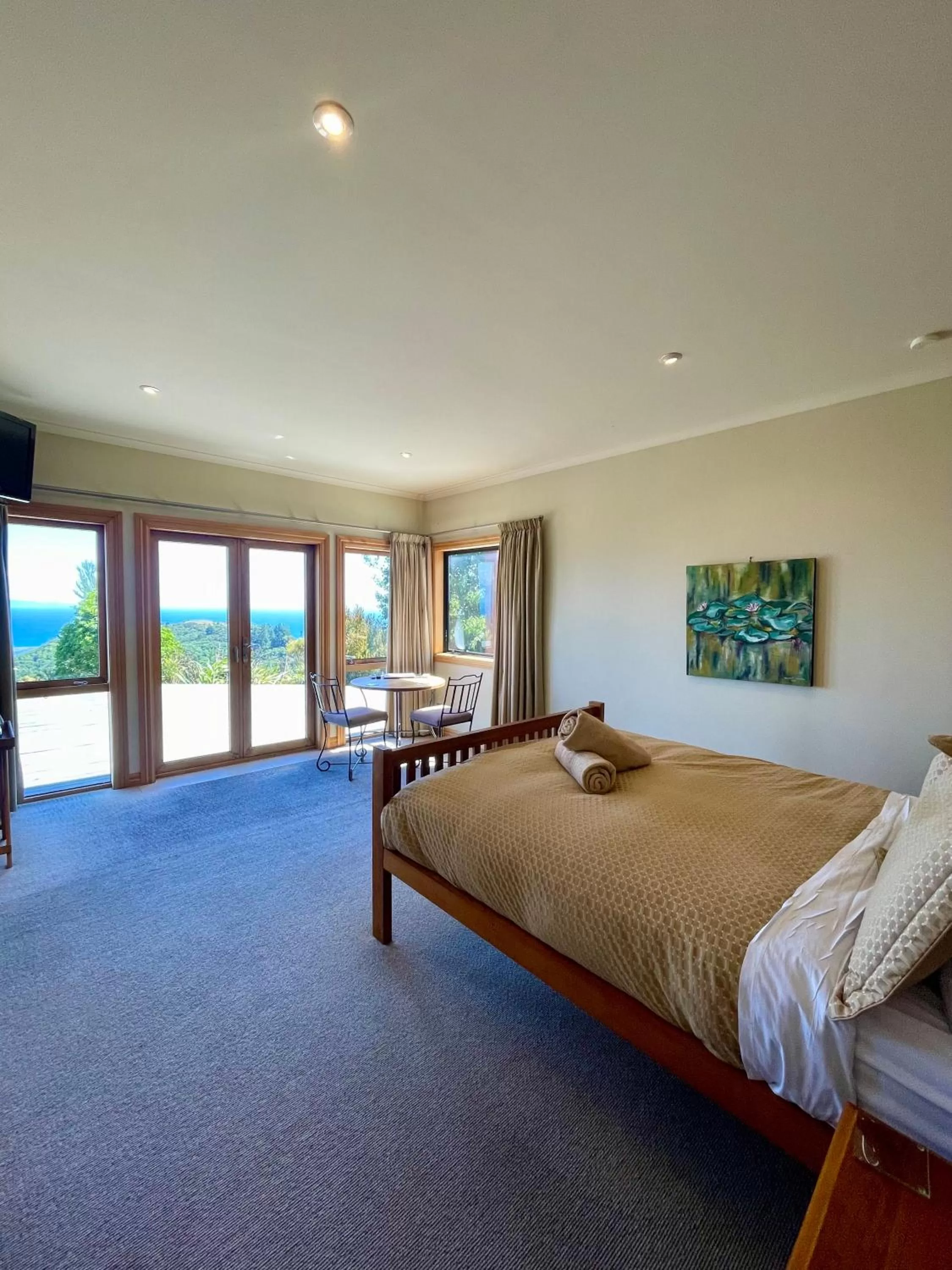 Queen Room with Sea View in Parautane Lodge