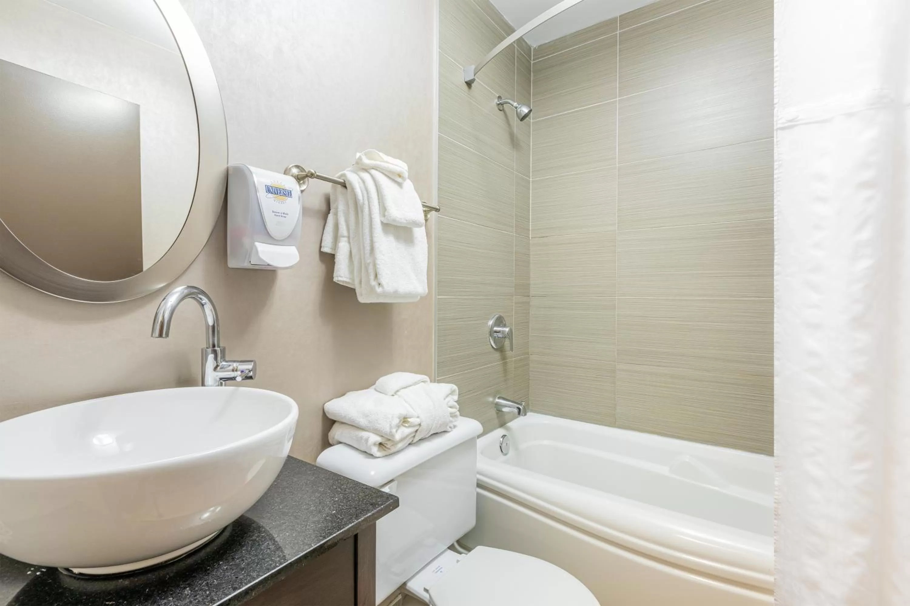 Shower in Hotel Universel