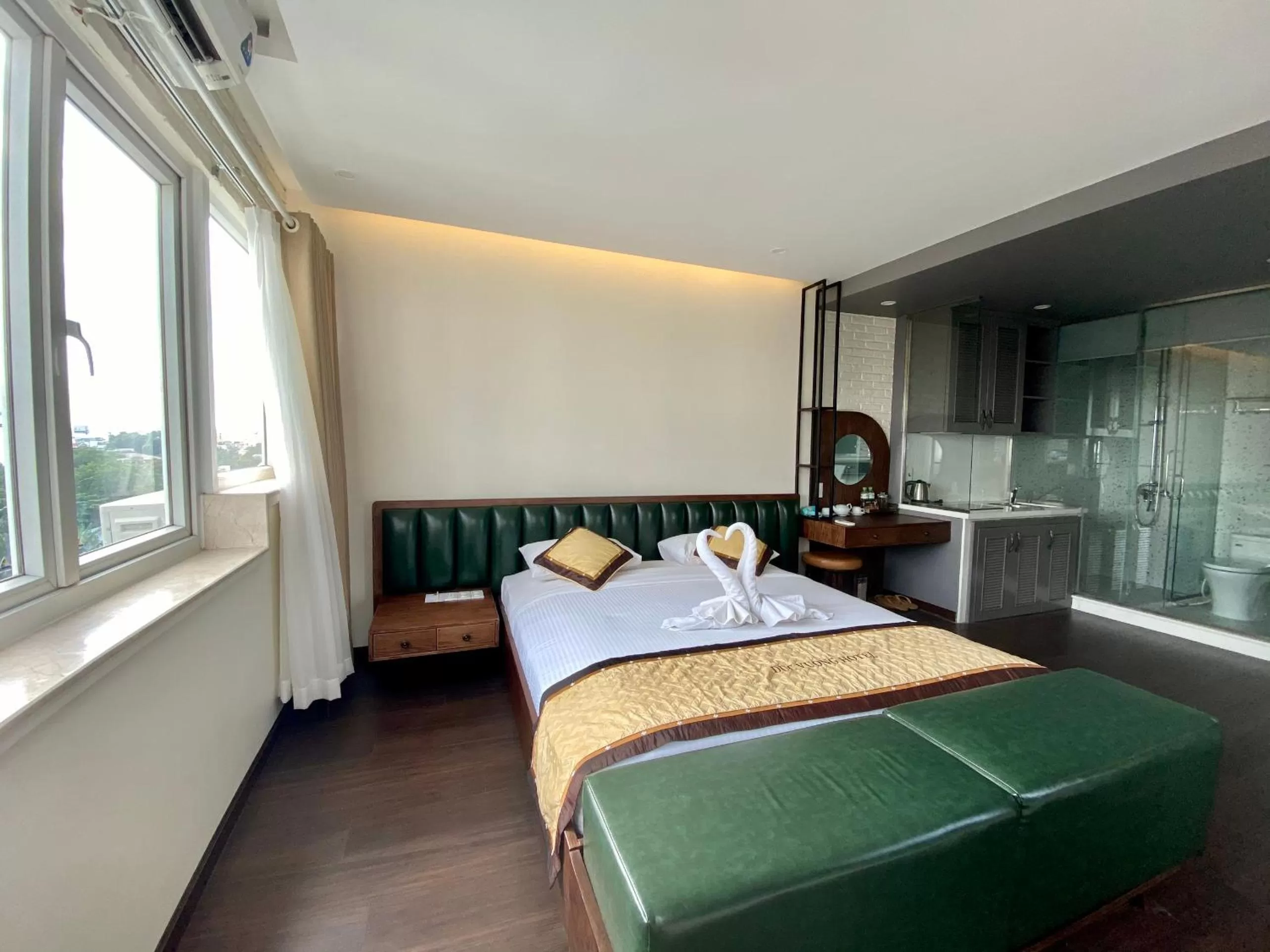 Suite with City View in Duc Vuong Saigon Hotel - Cao Thang