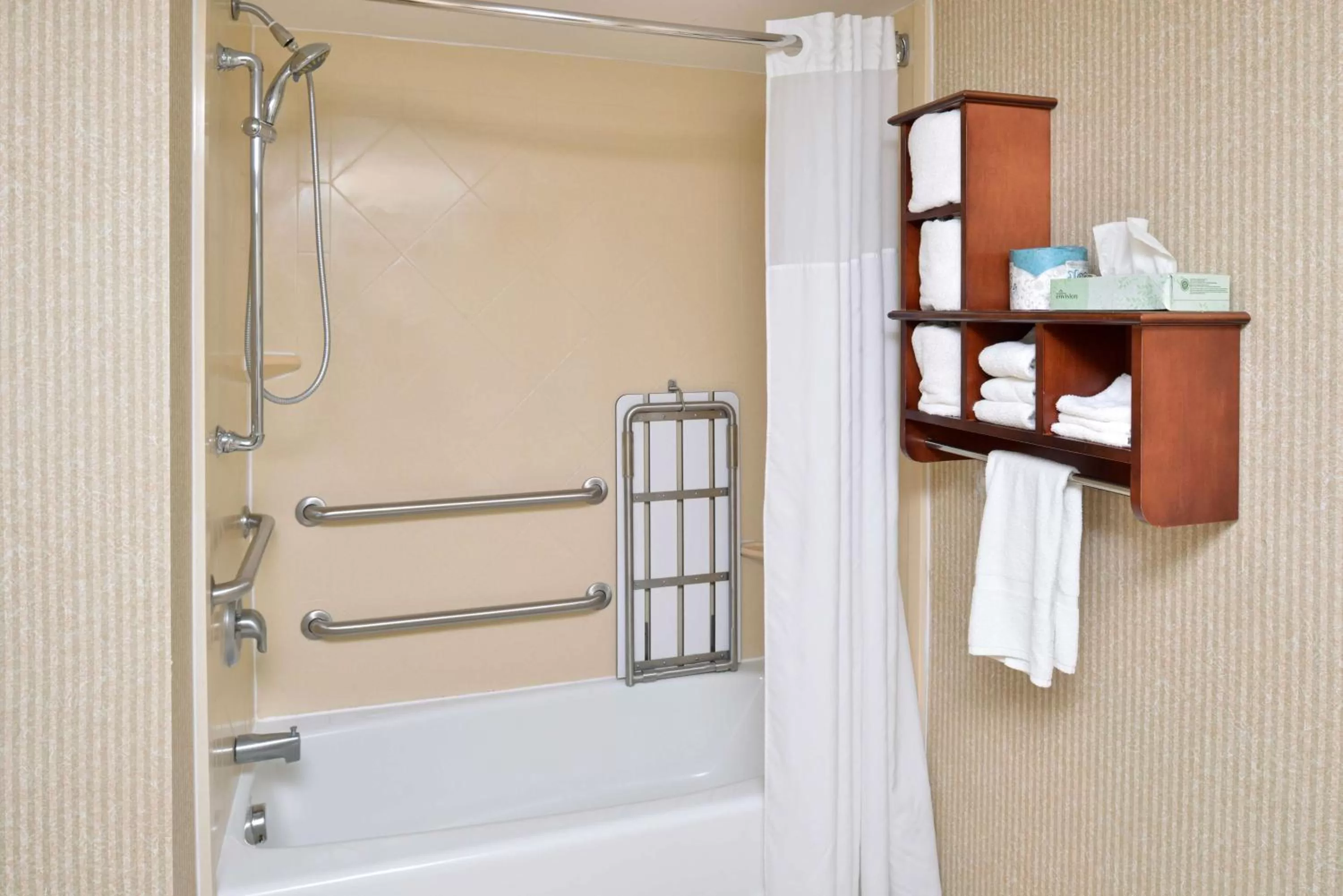 King Room - Mobility Access/Non-Smoking in Hampton Inn Wytheville