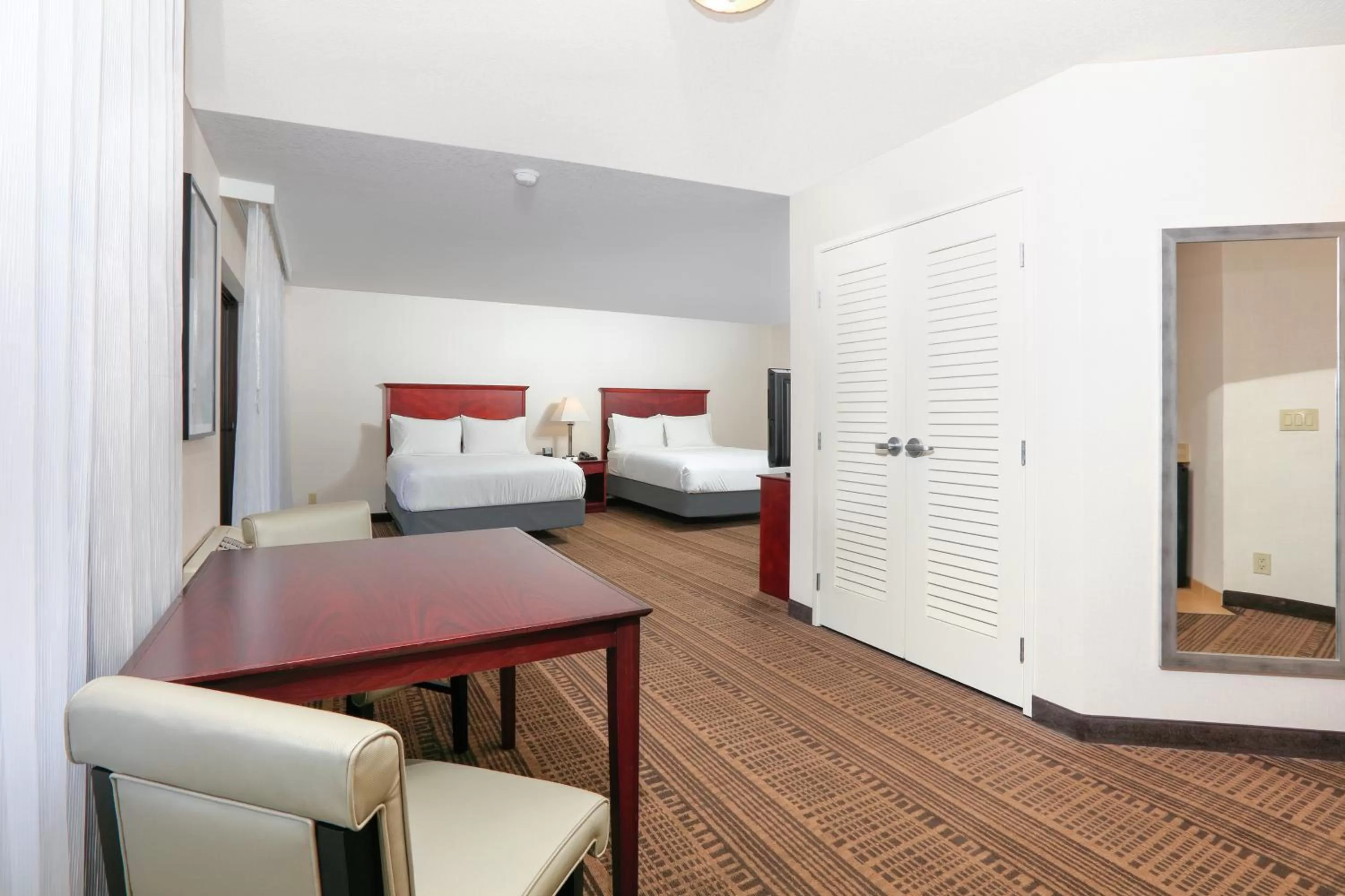 Standard Queen Room with Two Queen Beds in Holiday Inn & Suites Santa Maria by IHG