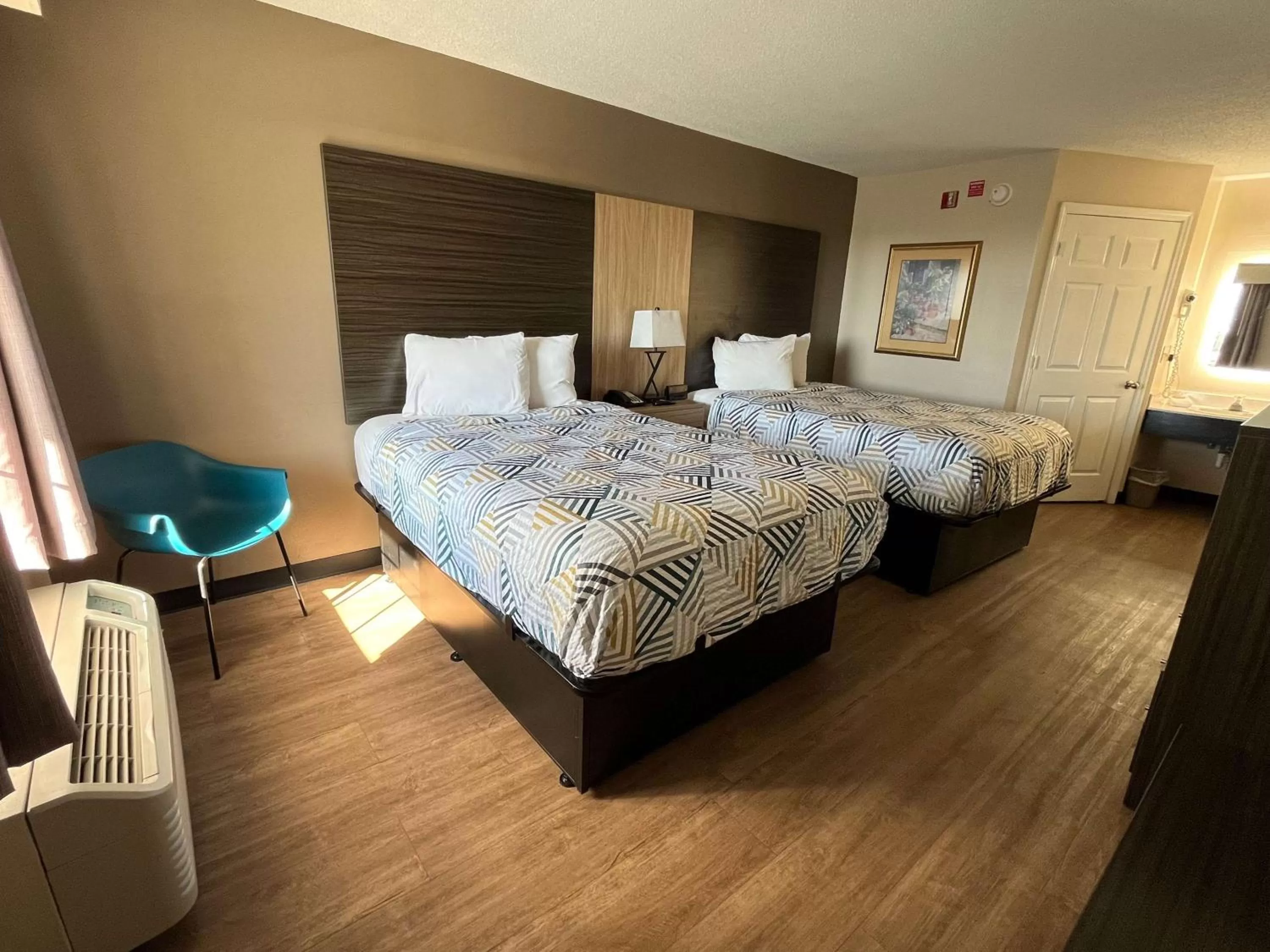 Quadruple Room - Disability Access - Non-Smoking in Motel 6 Georgetown, SC Marina