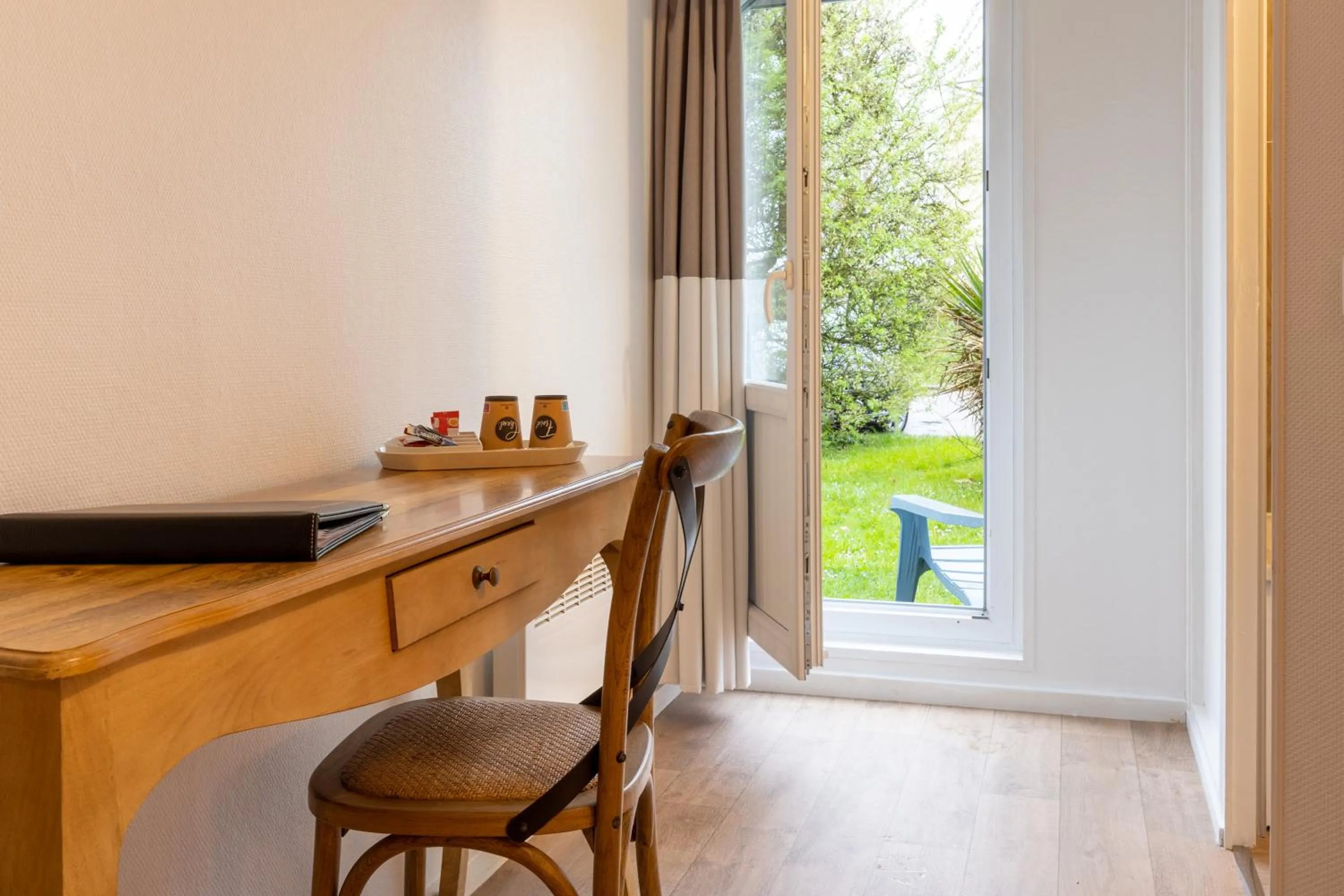 Standard Twin Room - Non-Smoking in Sure Hotel by Best Western Plaisir