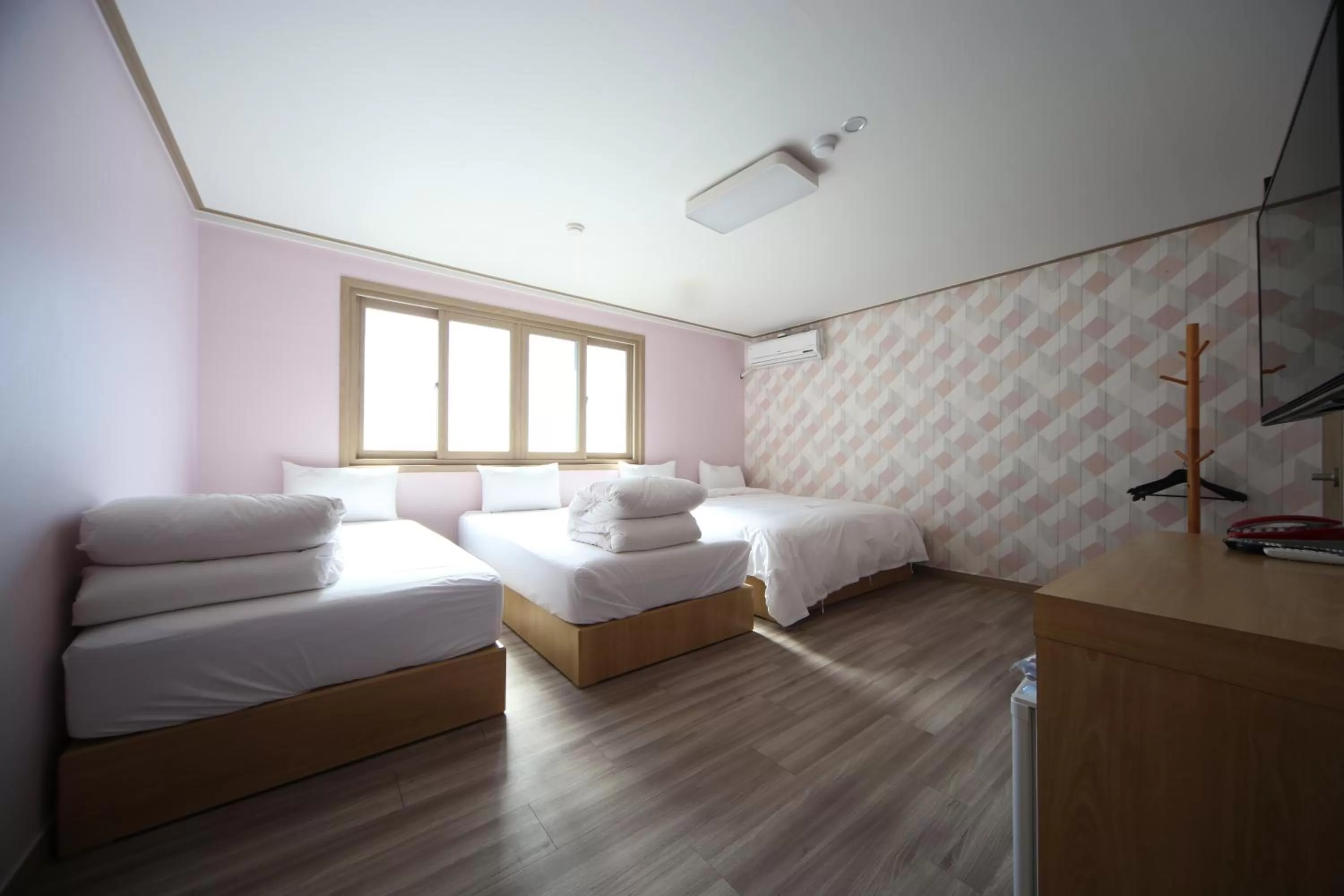 Family Room with Sea View in Elysee Hotel