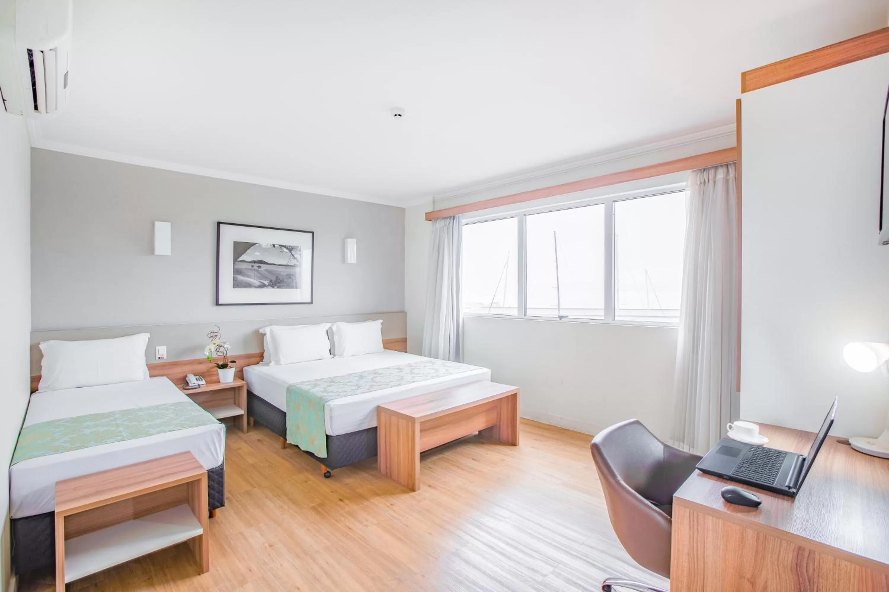 Suite with Sea View in Iate Hotel Centro Florianópolis