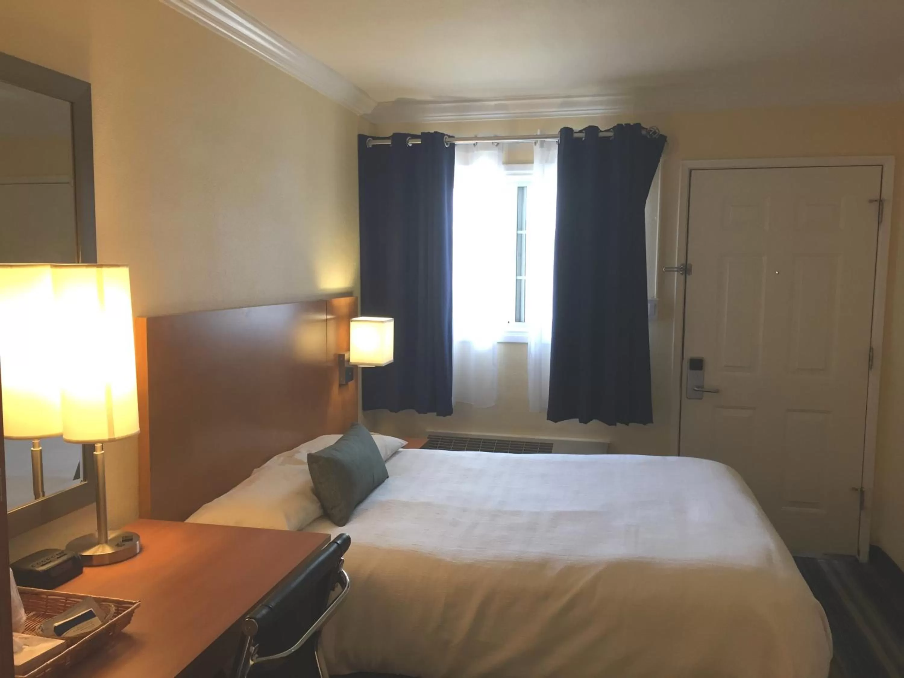 Double Room with One Double Bed - Non-Smoking in Surf Motel