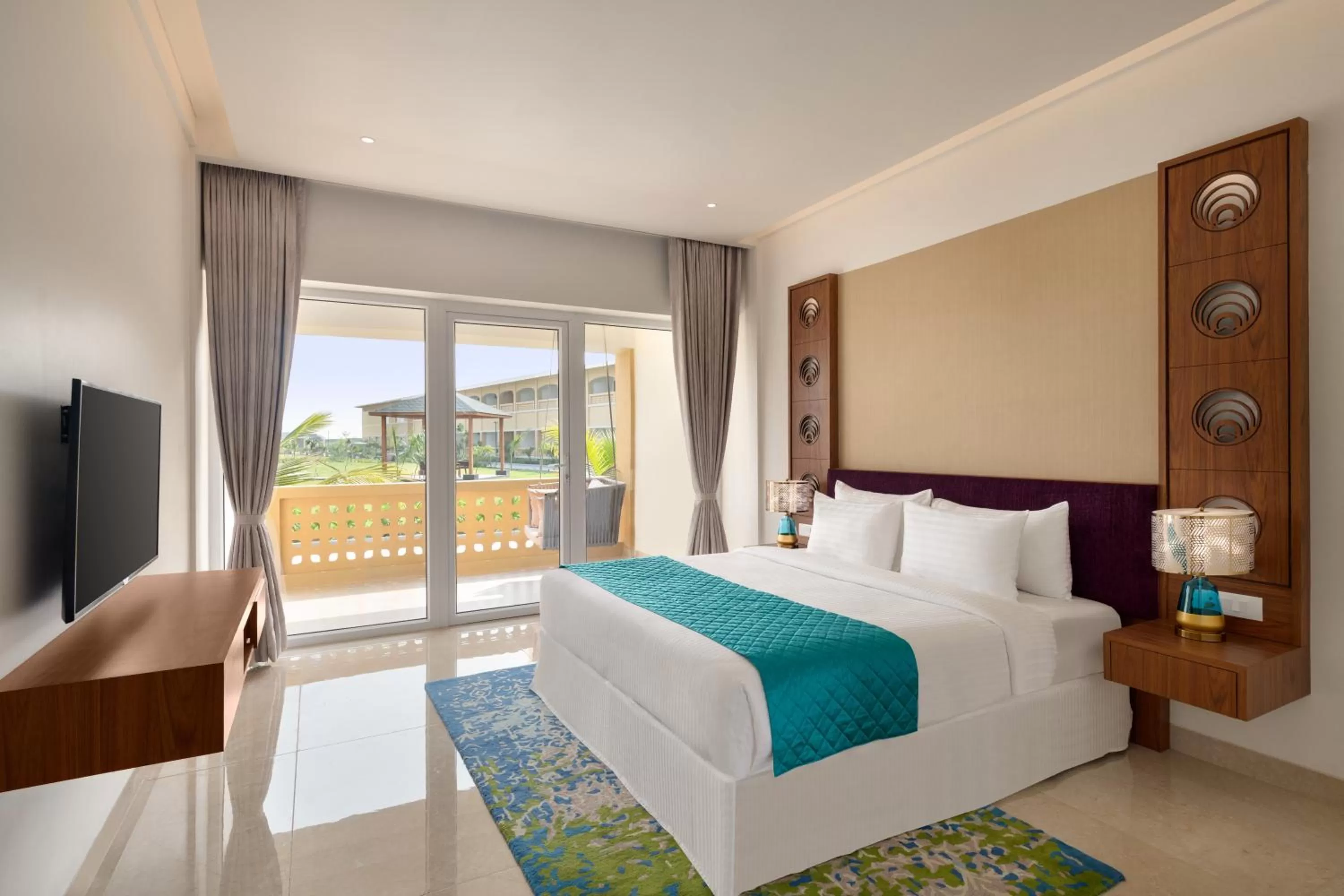 Deluxe King Room - single occupancy in Hawthorn Suites by Wyndham Dwarka