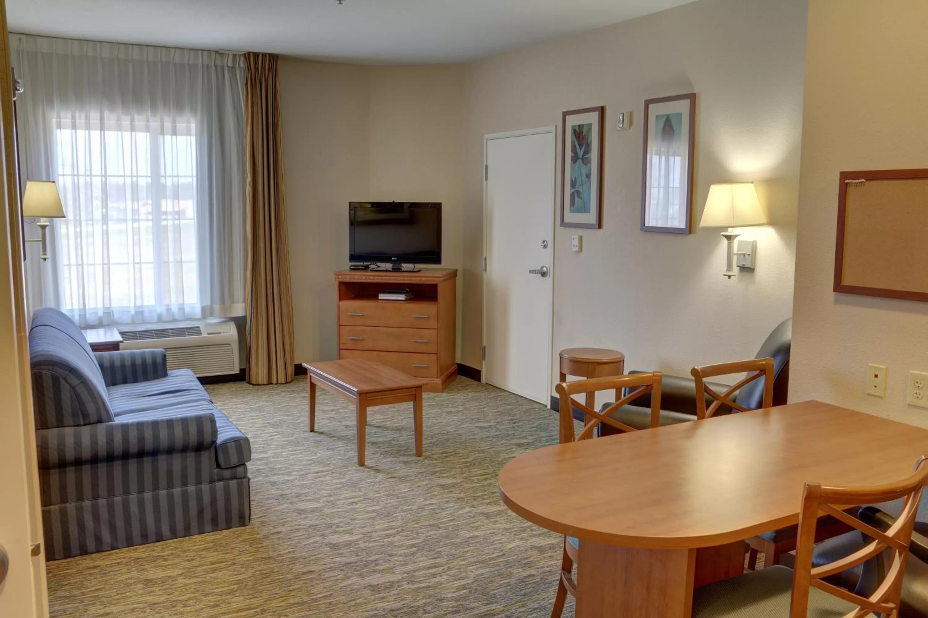 One-Bedroom Queen Suite in Candlewood Suites Texarkana, an IHG Hotel