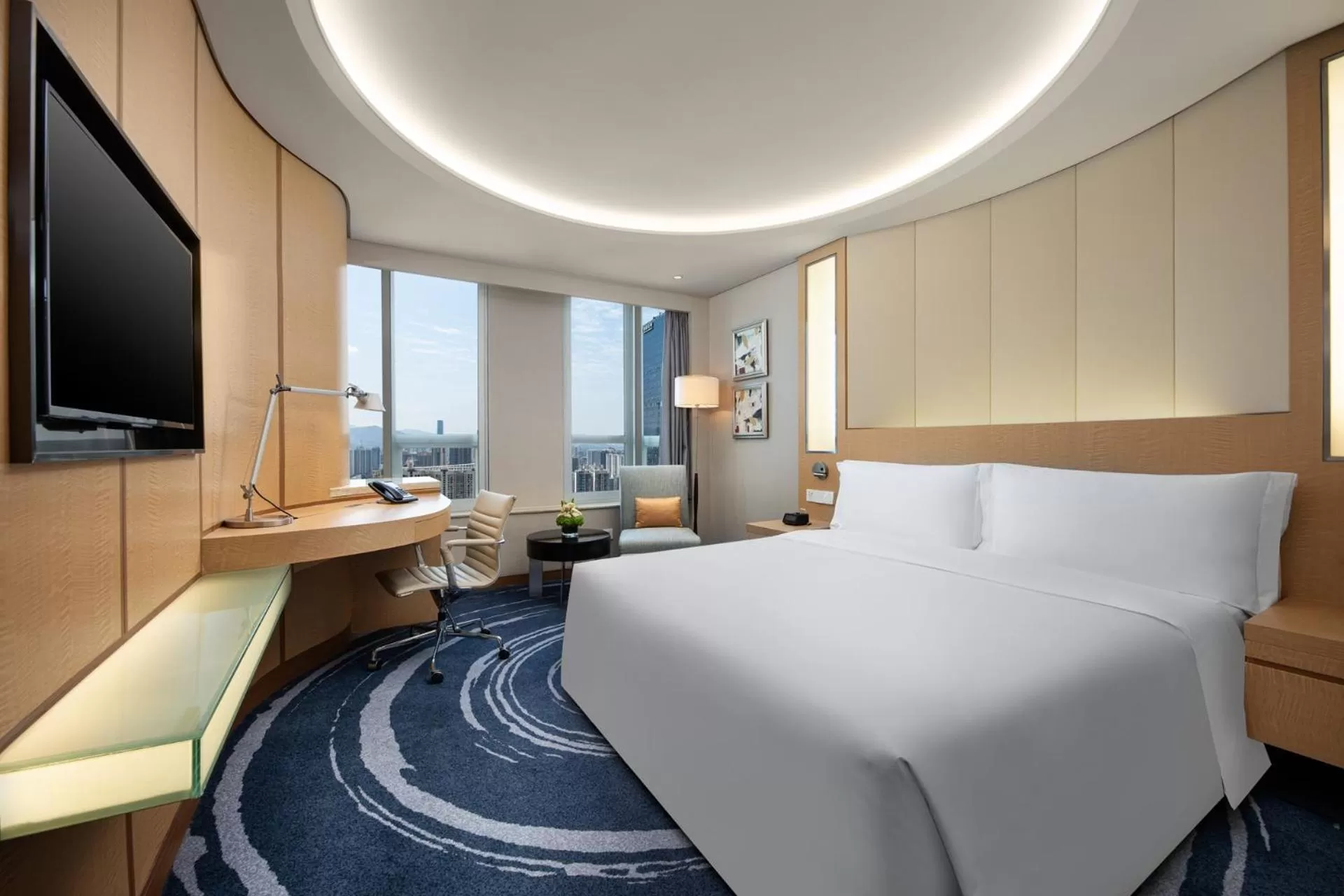 Standard Room in Crowne Plaza Shenzhen Futian, Near to Shenzhen Convention&Exhibition Centre, Shenzhen Stock Exchange and Shenzhen Civic Center, Outdoor Heated Pool