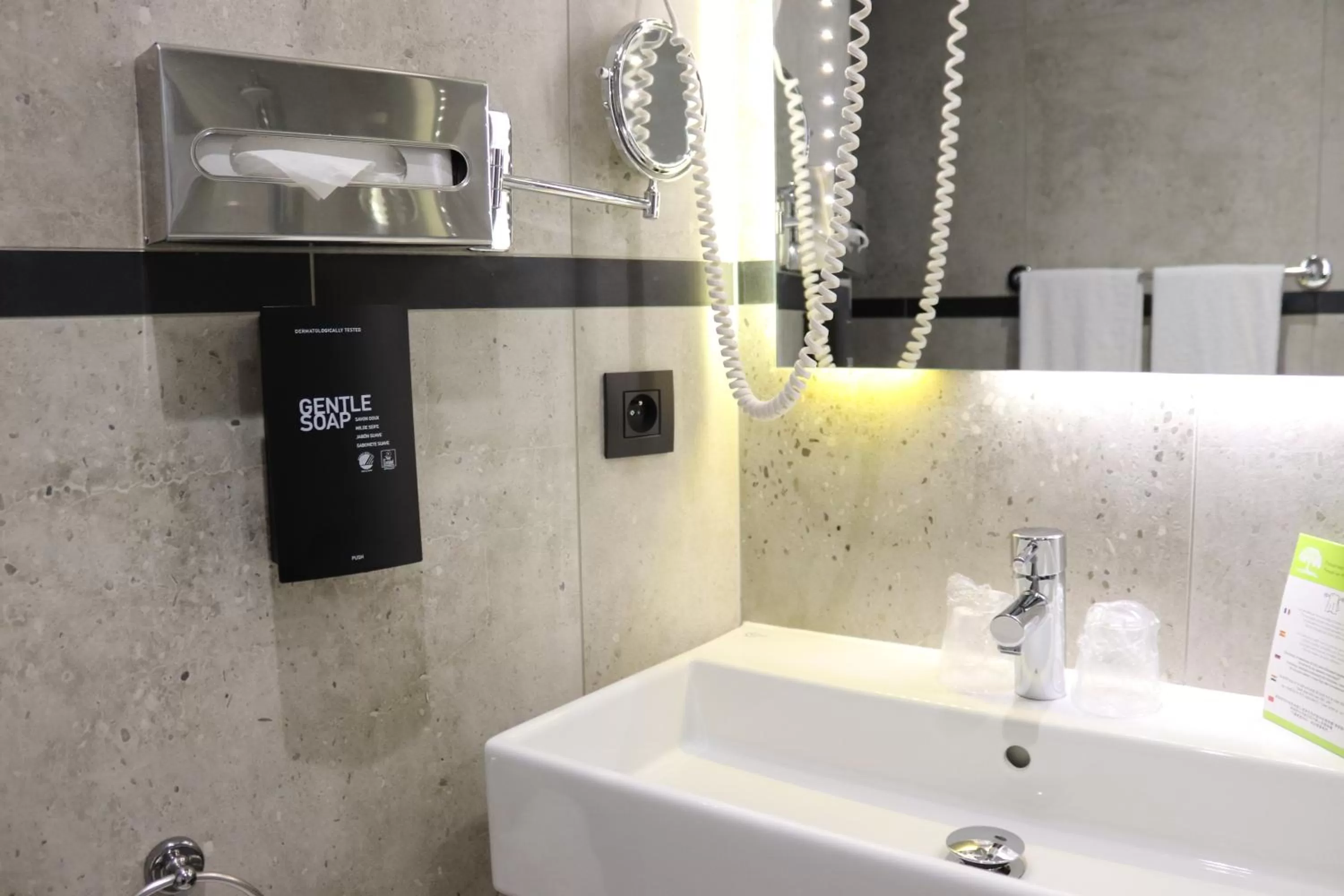 Standard Twin Room in Hotel Floris Arlequin Grand-Place